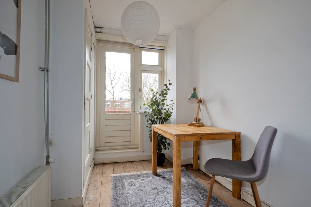 Characteristic 1930s Upper Apartment with 4 Bedrooms and Balcony in Groningen — 23