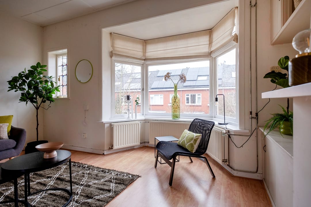 Characteristic 1930s Upper Apartment with 4 Bedrooms and Balcony in Groningen — 13