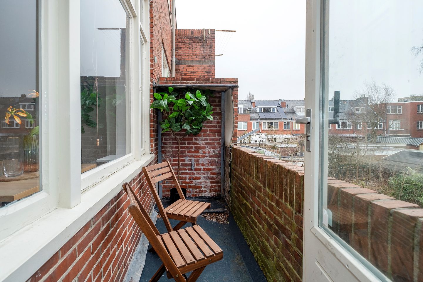 Characteristic 1930s Upper Apartment with 4 Bedrooms and Balcony in Groningen — 20