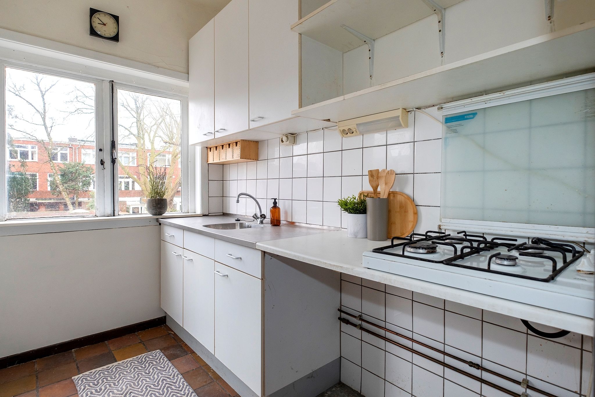 Characteristic 1930s Upper Apartment with 4 Bedrooms and Balcony in Groningen — 15