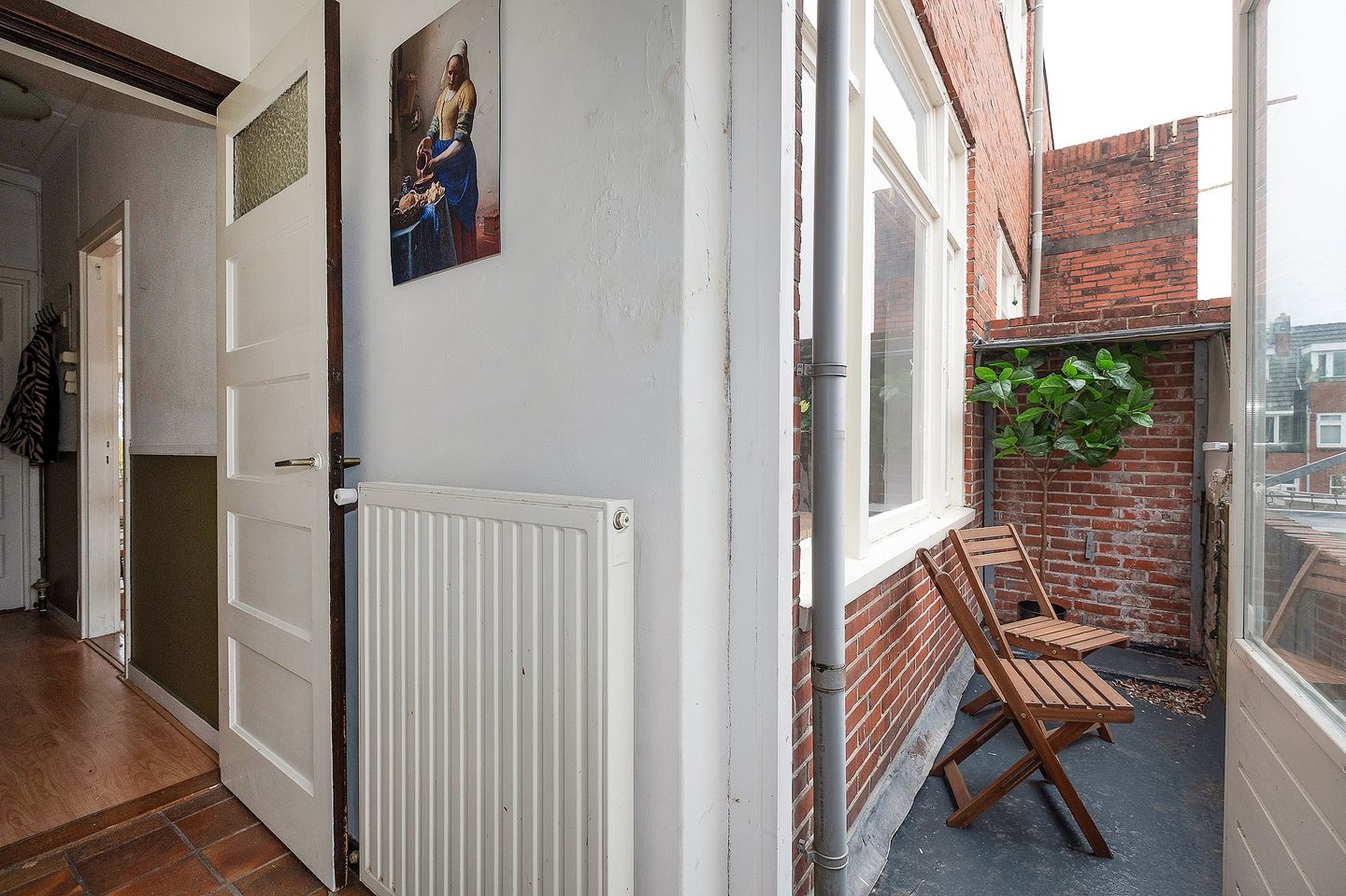 Characteristic 1930s Upper Apartment with 4 Bedrooms and Balcony in Groningen — 19