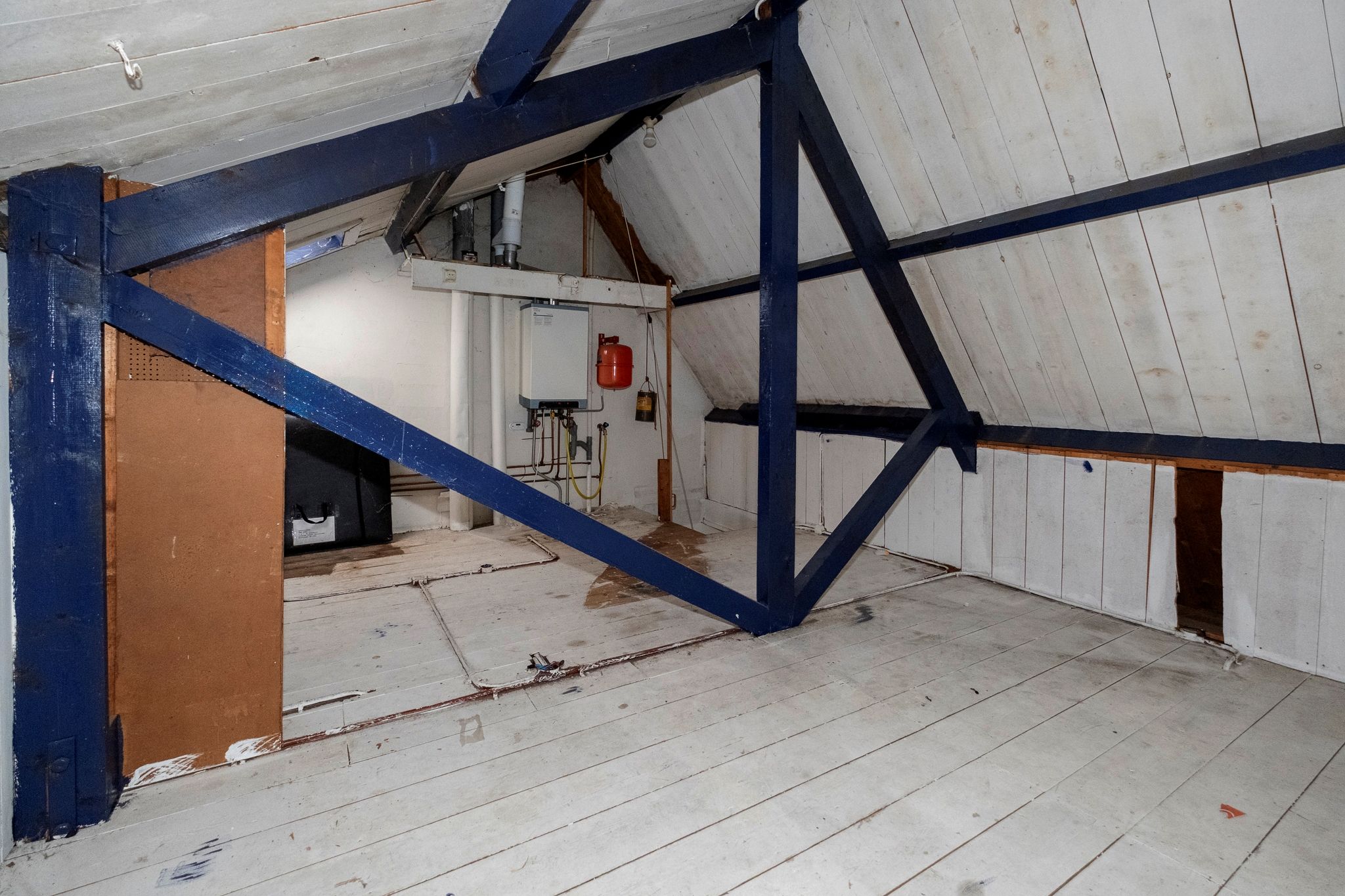 Characteristic 1930s Upper Apartment with 4 Bedrooms and Balcony in Groningen — 29