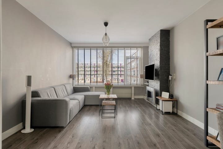 Photo 4 of Menno ter Braakstraat 39