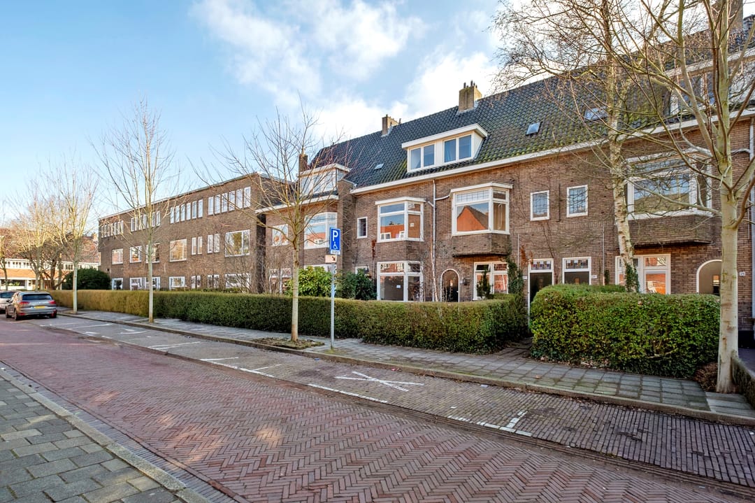 Characteristic 1930s Upper Apartment with 4 Bedrooms and Balcony in Groningen — 30
