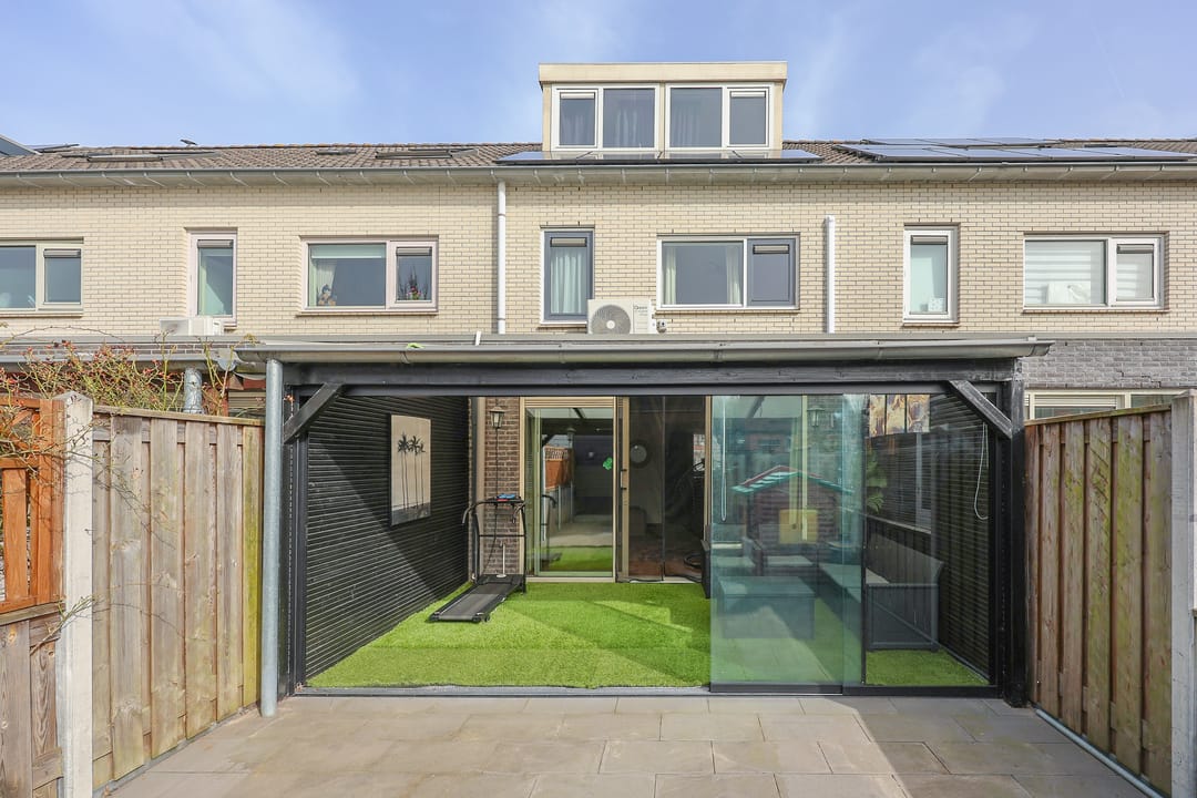 Luxury finished family home with energy label A and sunny southwest backyard in Almere — 21