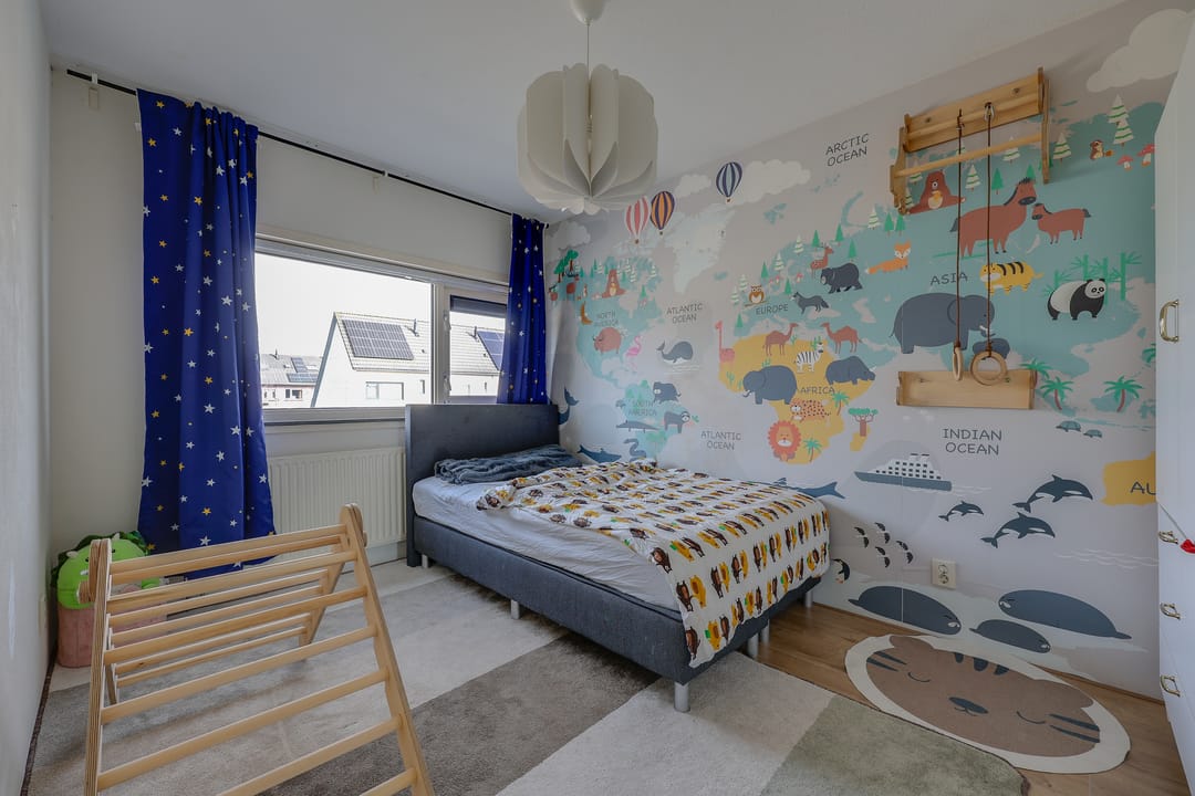 Luxury finished family home with energy label A and sunny southwest backyard in Almere — 31
