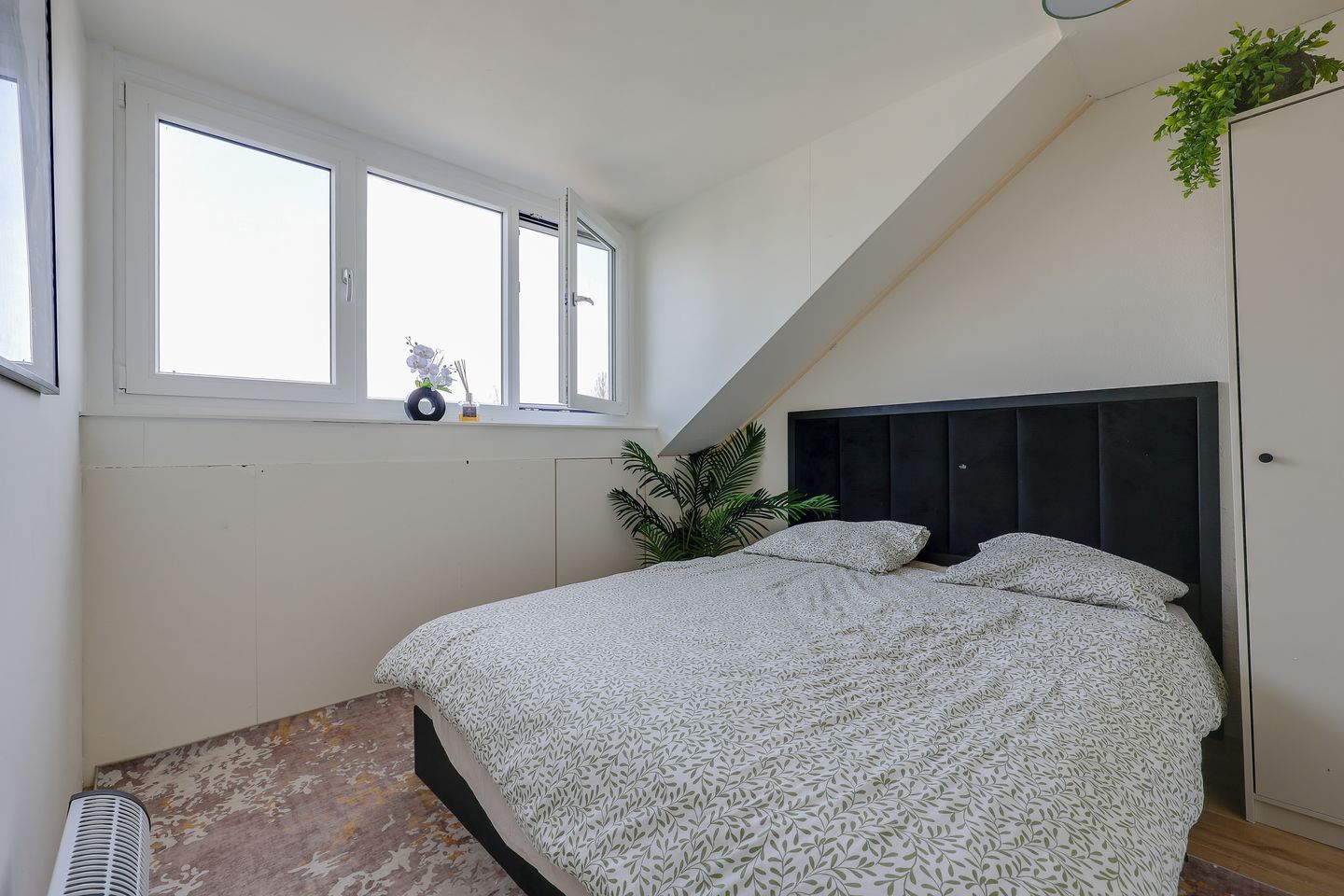 Luxury finished family home with energy label A and sunny southwest backyard in Almere — 33