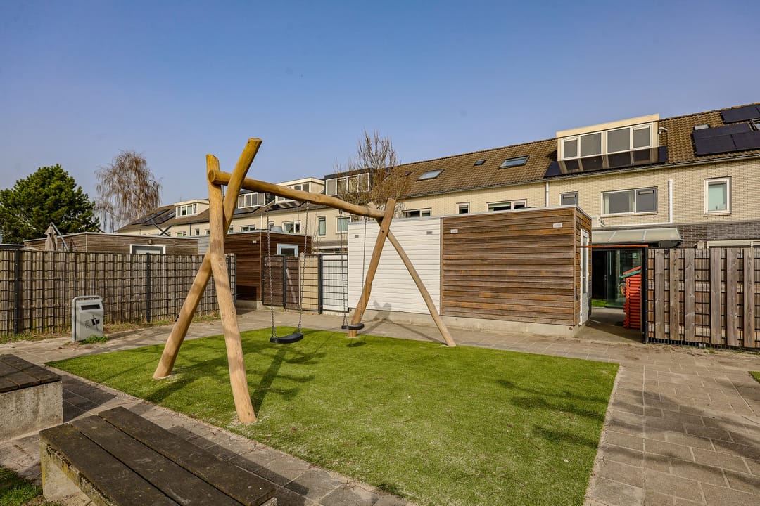 Luxury finished family home with energy label A and sunny southwest backyard in Almere — 46
