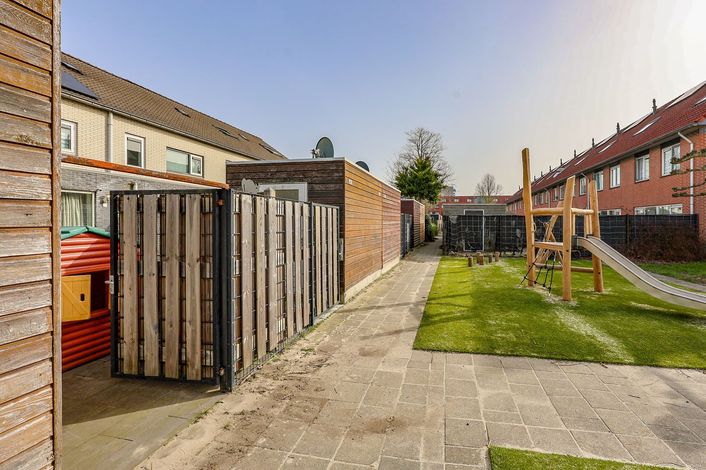 Luxury finished family home with energy label A and sunny southwest backyard in Almere — 49