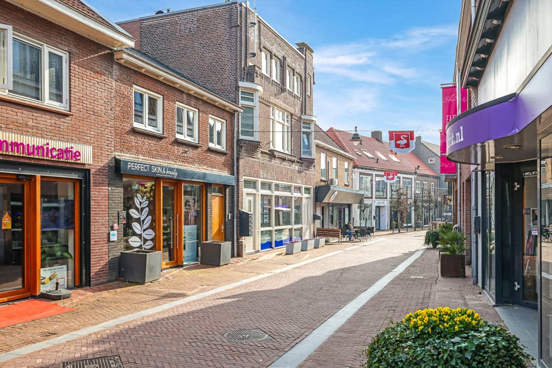 Fully Renovated Apartment with Large Sunny Terrace in Huissen Center — 59