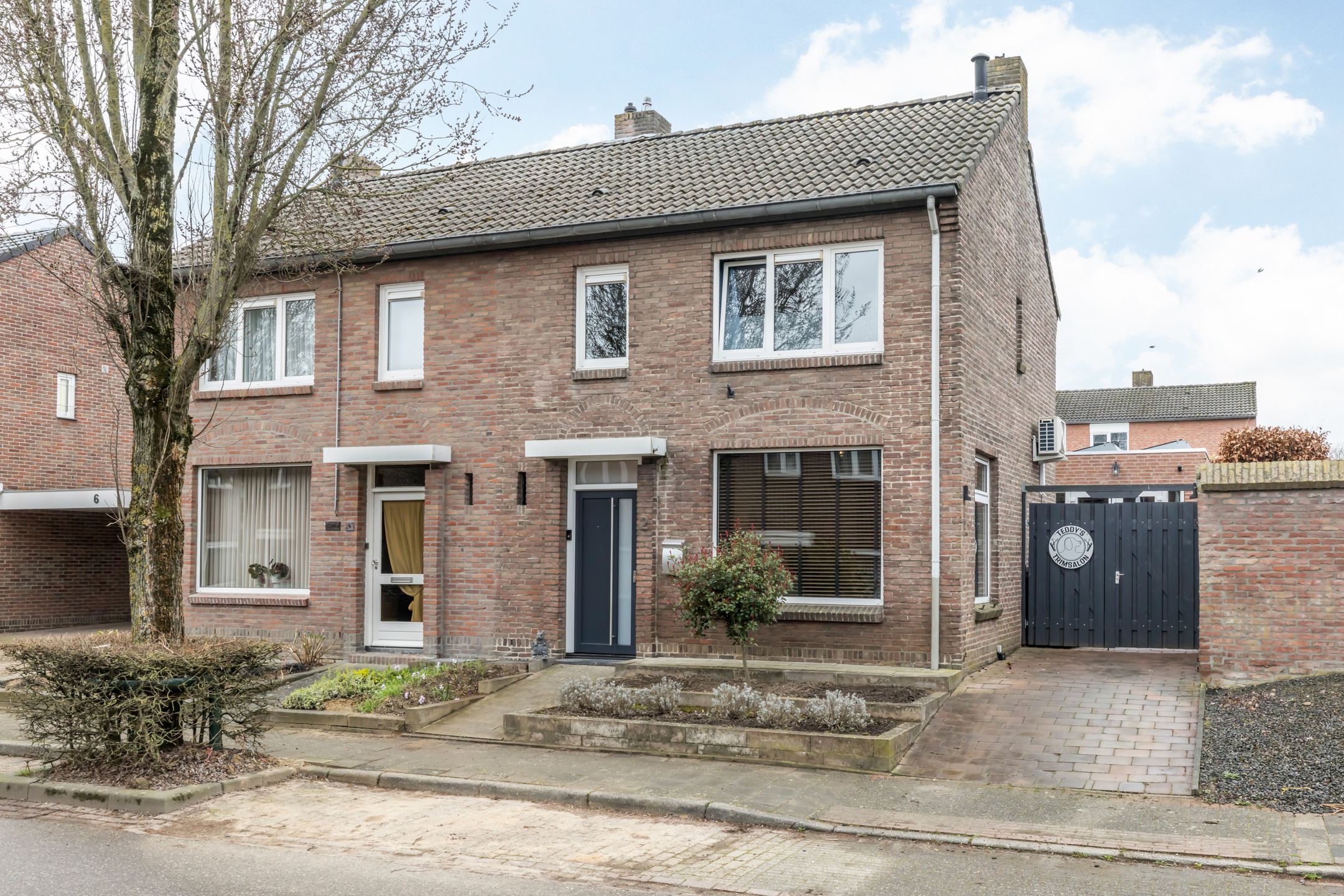 Buying a house in The Netherlands., Dwarsstraat 2
