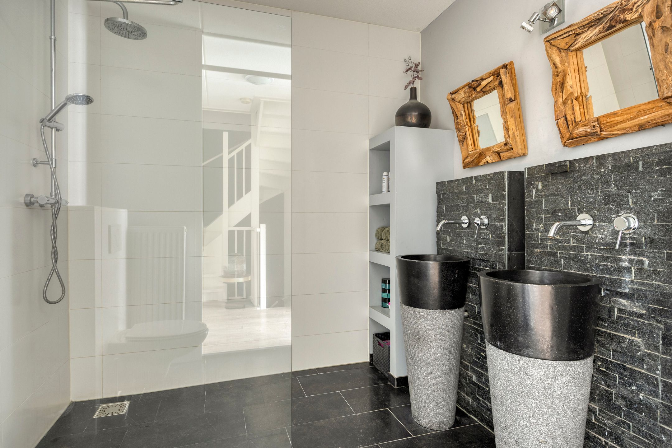 Modern Two-Under-One-Cap Home with Garage in Sprundel — 18