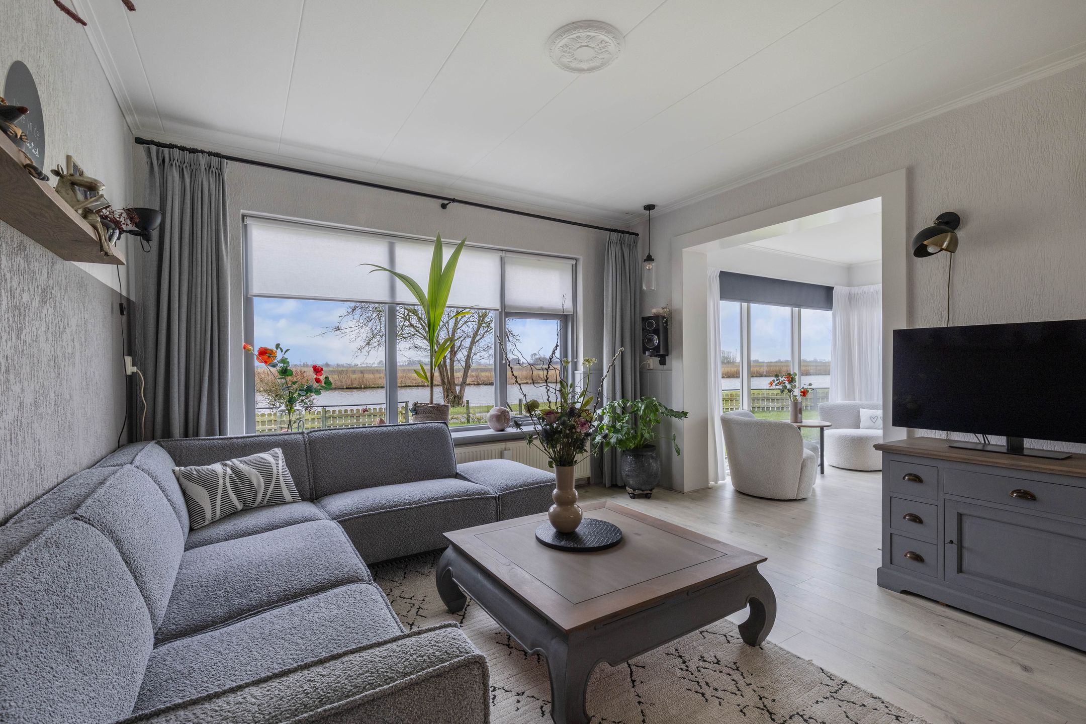Spacious detached semi-bungalow with panoramic water views — 9