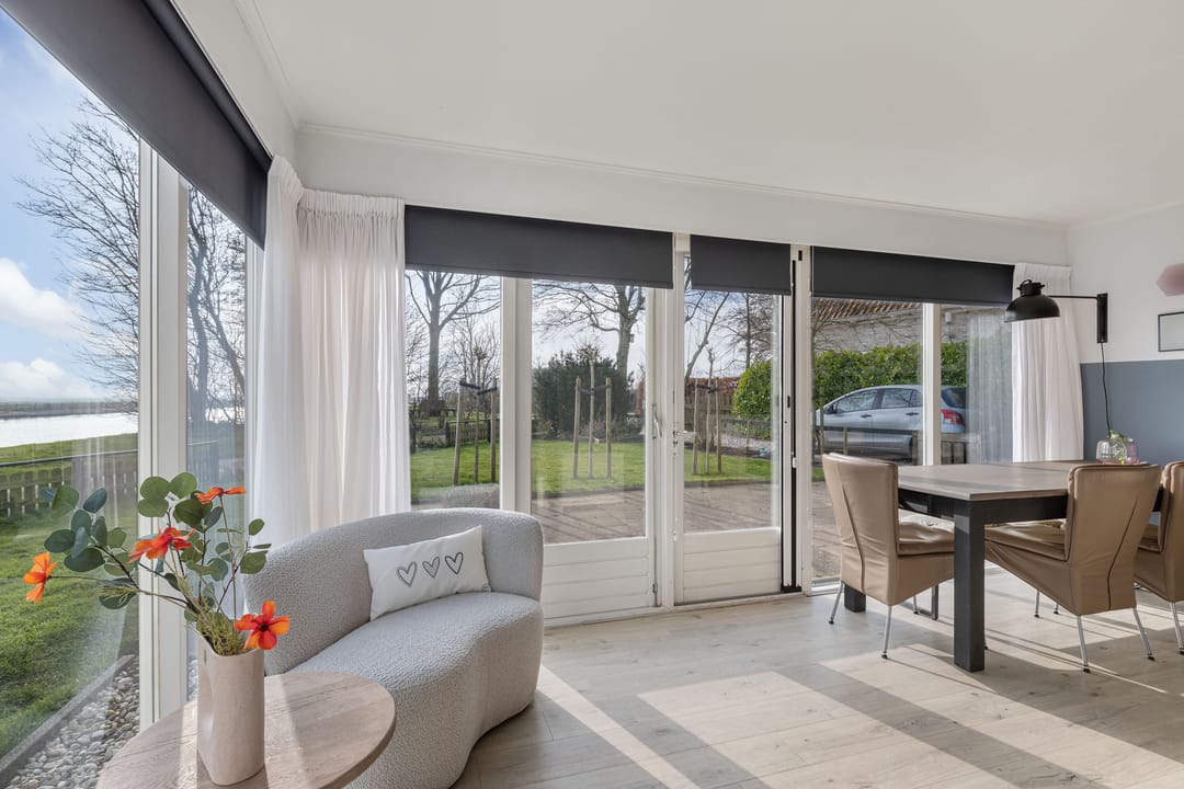 Spacious detached semi-bungalow with panoramic water views — 11