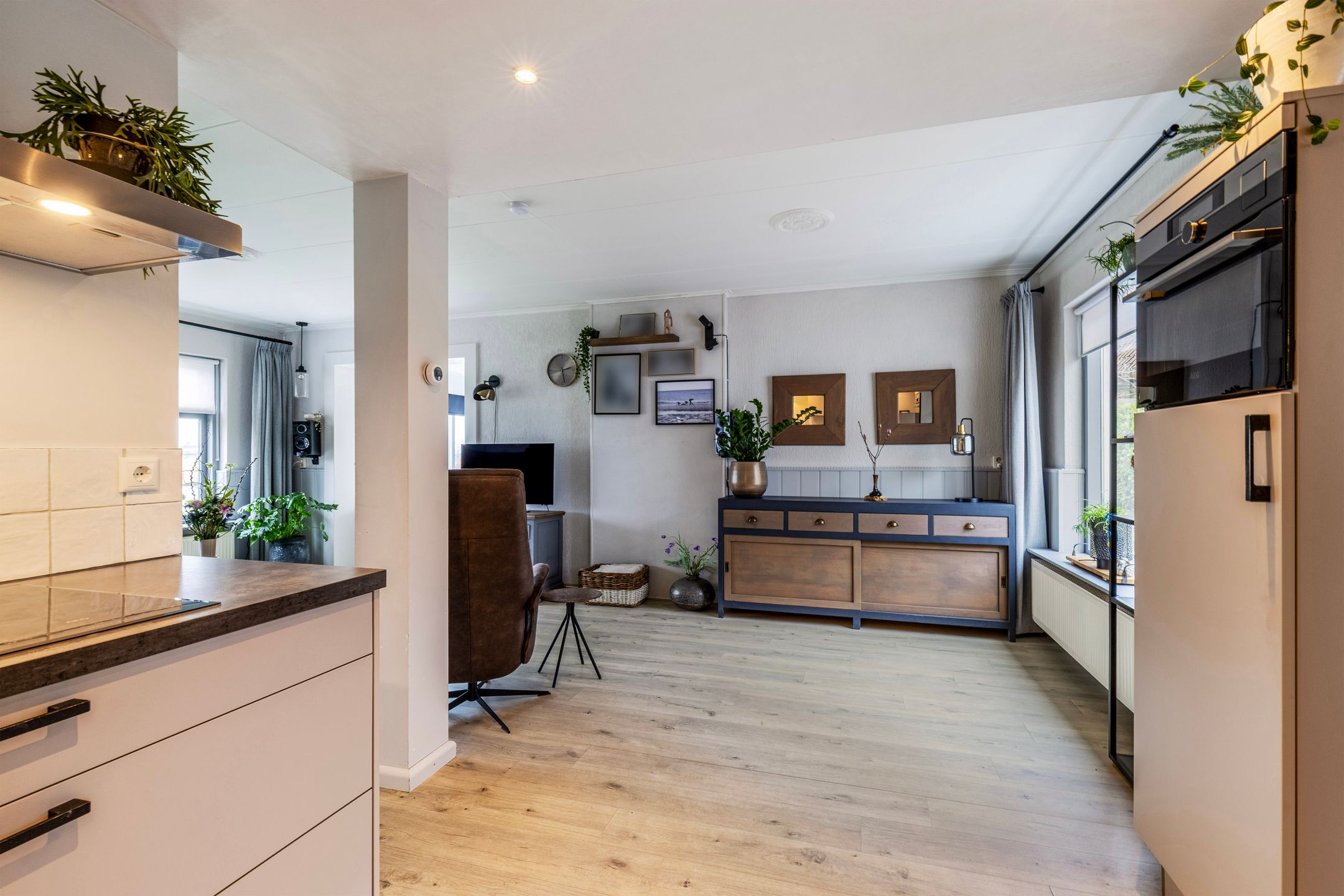 Spacious detached semi-bungalow with panoramic water views — 15