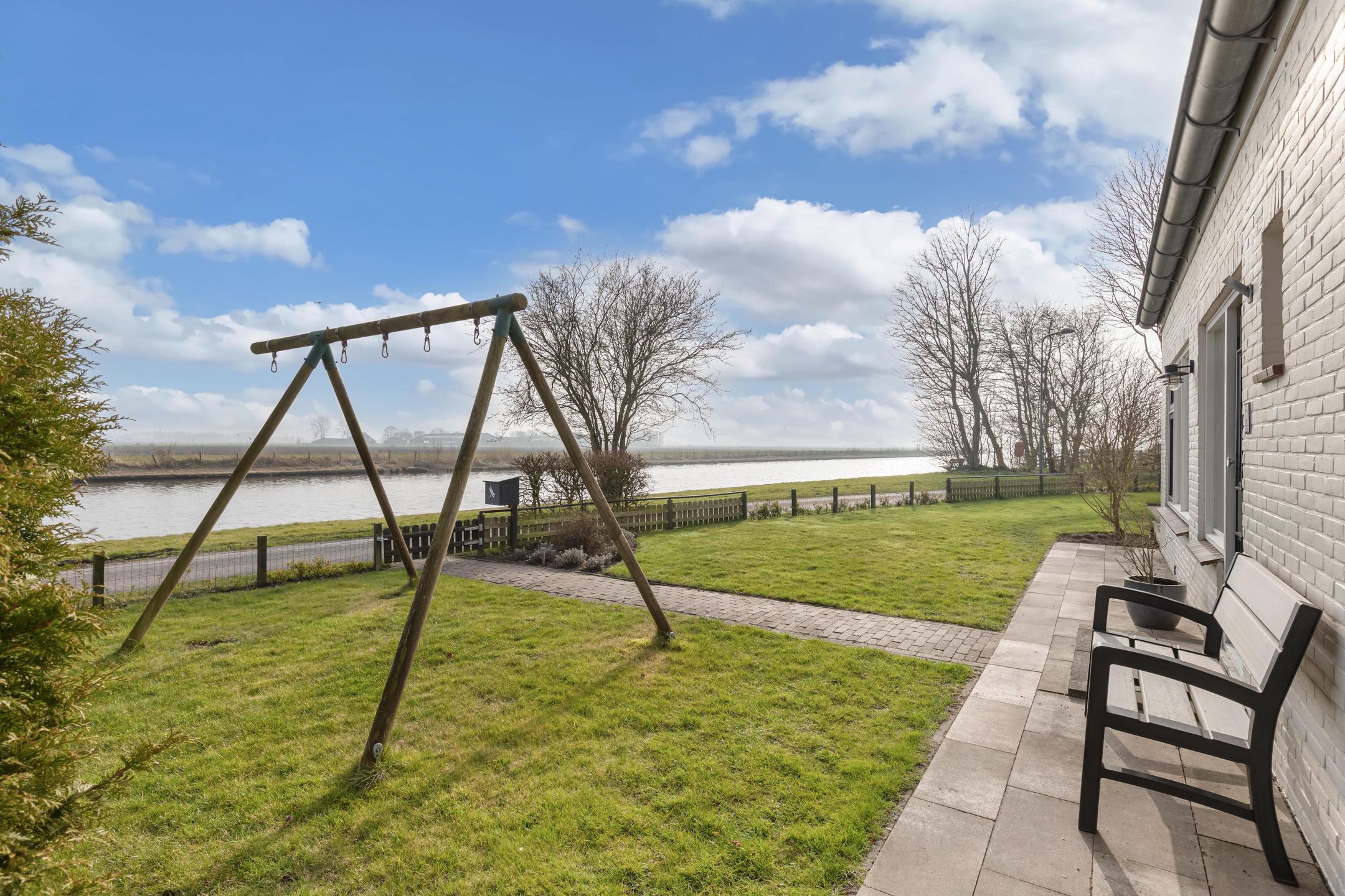 Spacious detached semi-bungalow with panoramic water views — 33