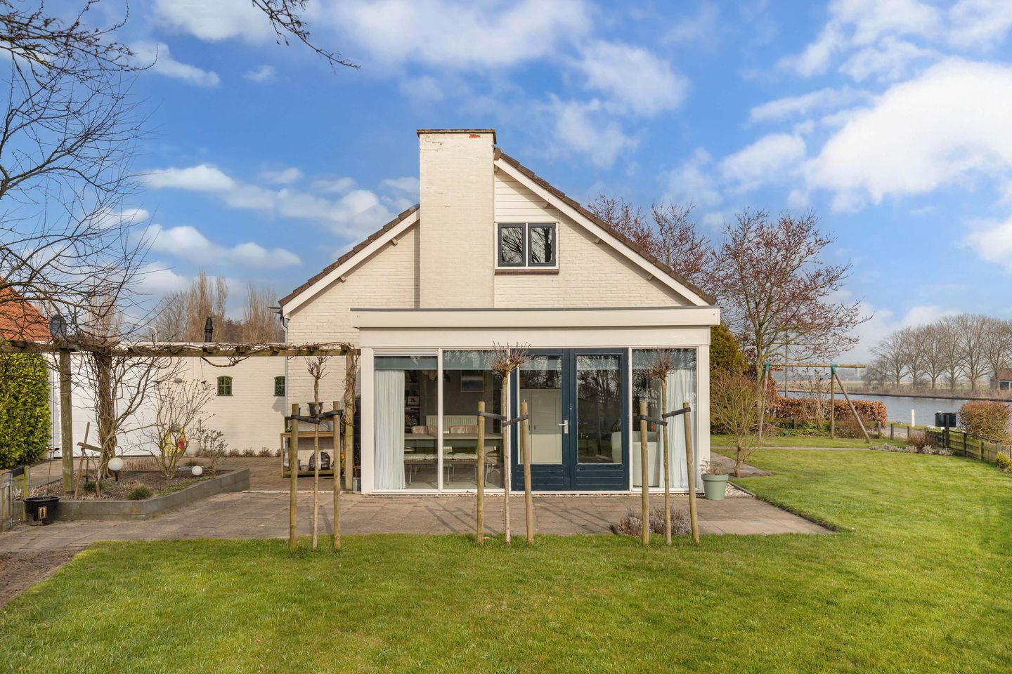Spacious detached semi-bungalow with panoramic water views — 34