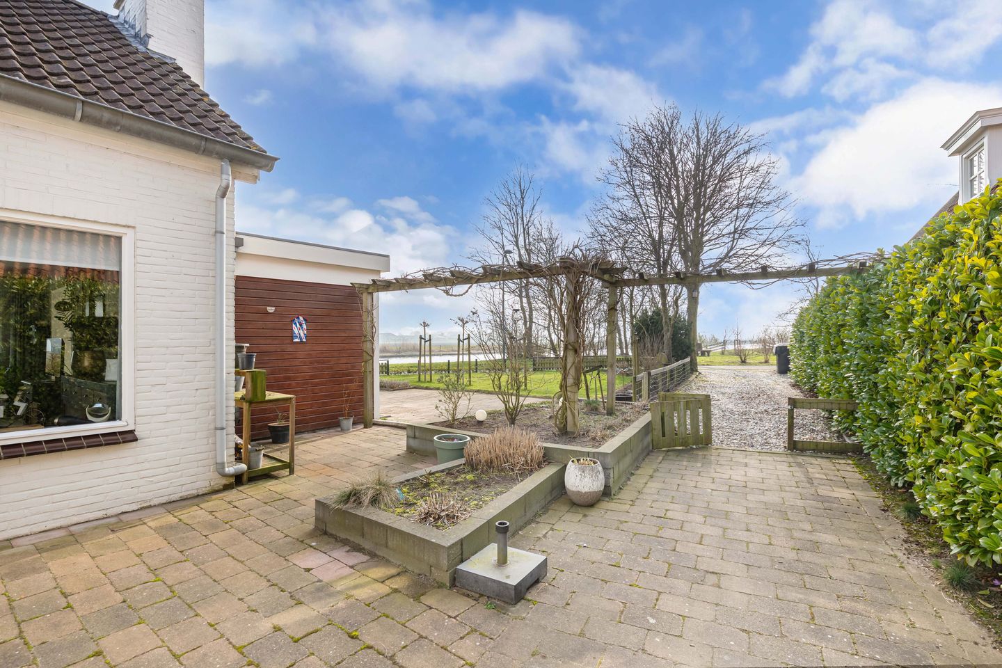 Spacious detached semi-bungalow with panoramic water views — 35
