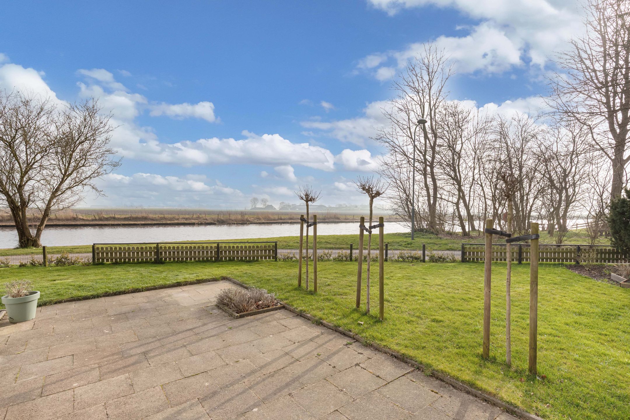 Spacious detached semi-bungalow with panoramic water views — 36