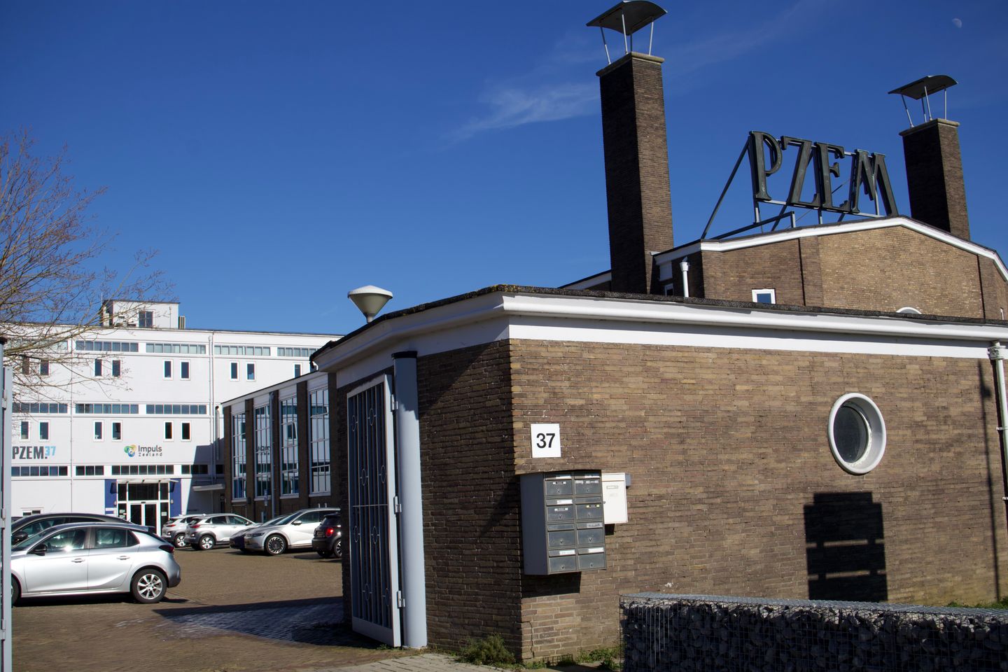 Bekijk foto 2 van Edisonweg 37-e