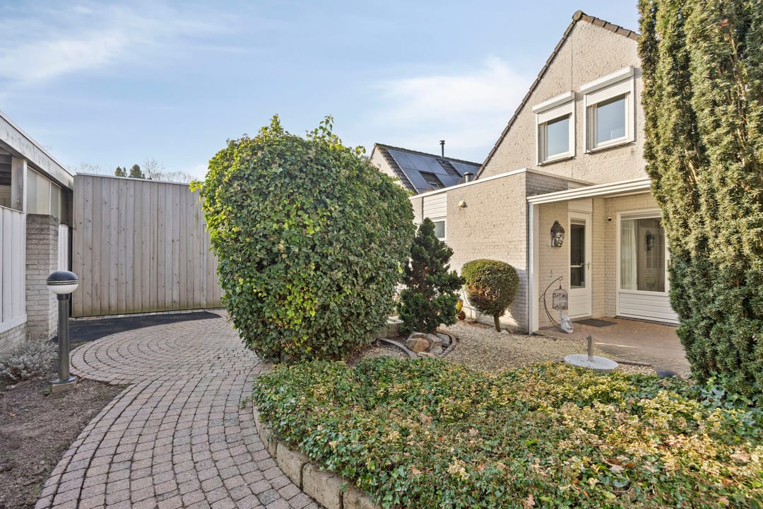 Photo 32 of Lederstraat 4