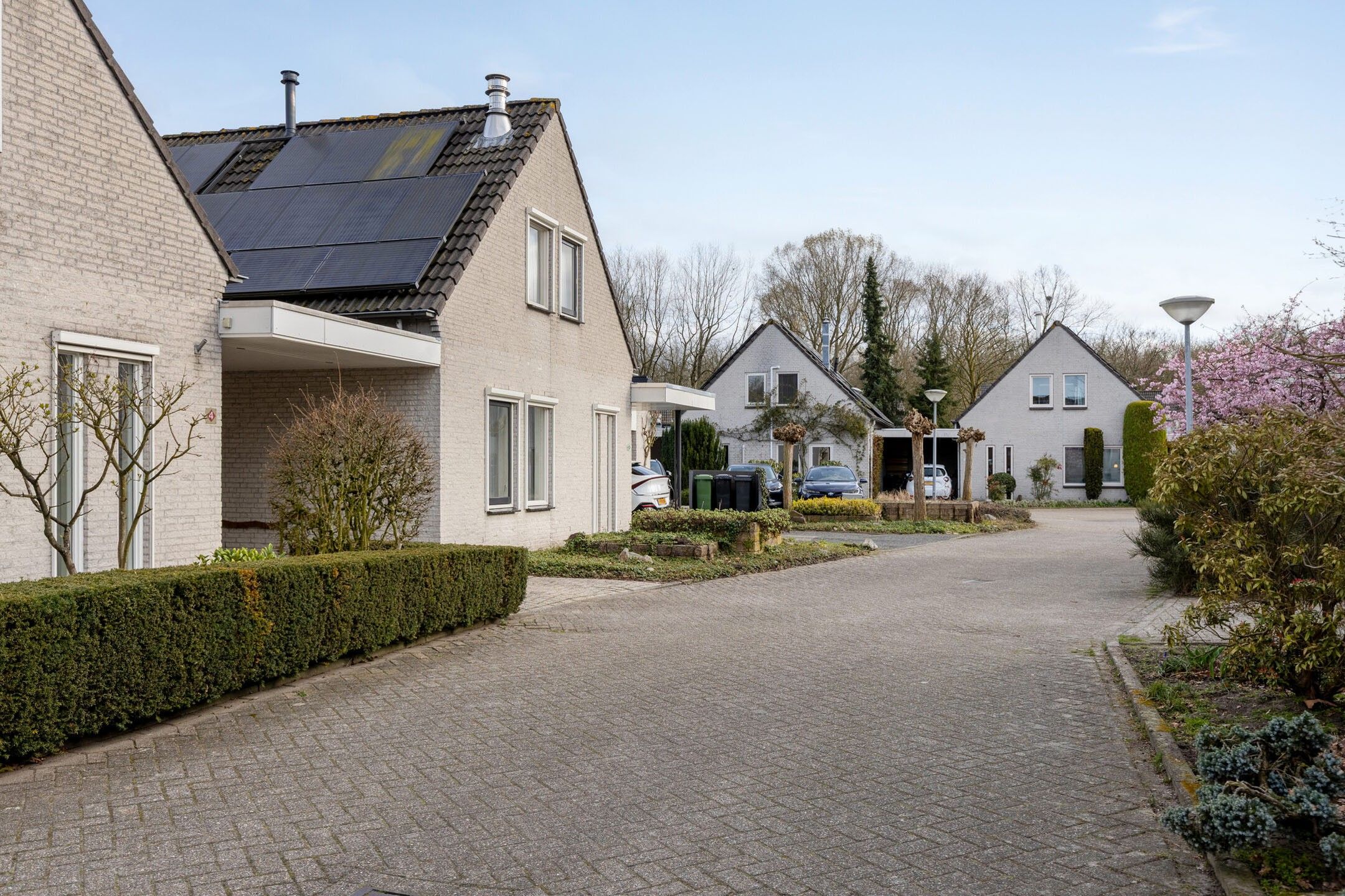 Photo 39 of Lederstraat 4