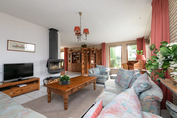 Photo 2 of Stormvogel 18