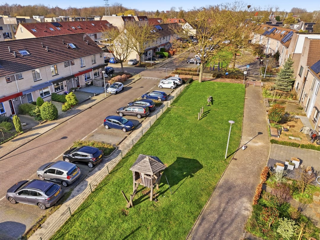 Spacious family home with 4 bedrooms and sunny southwest garden in Zutphen — 30