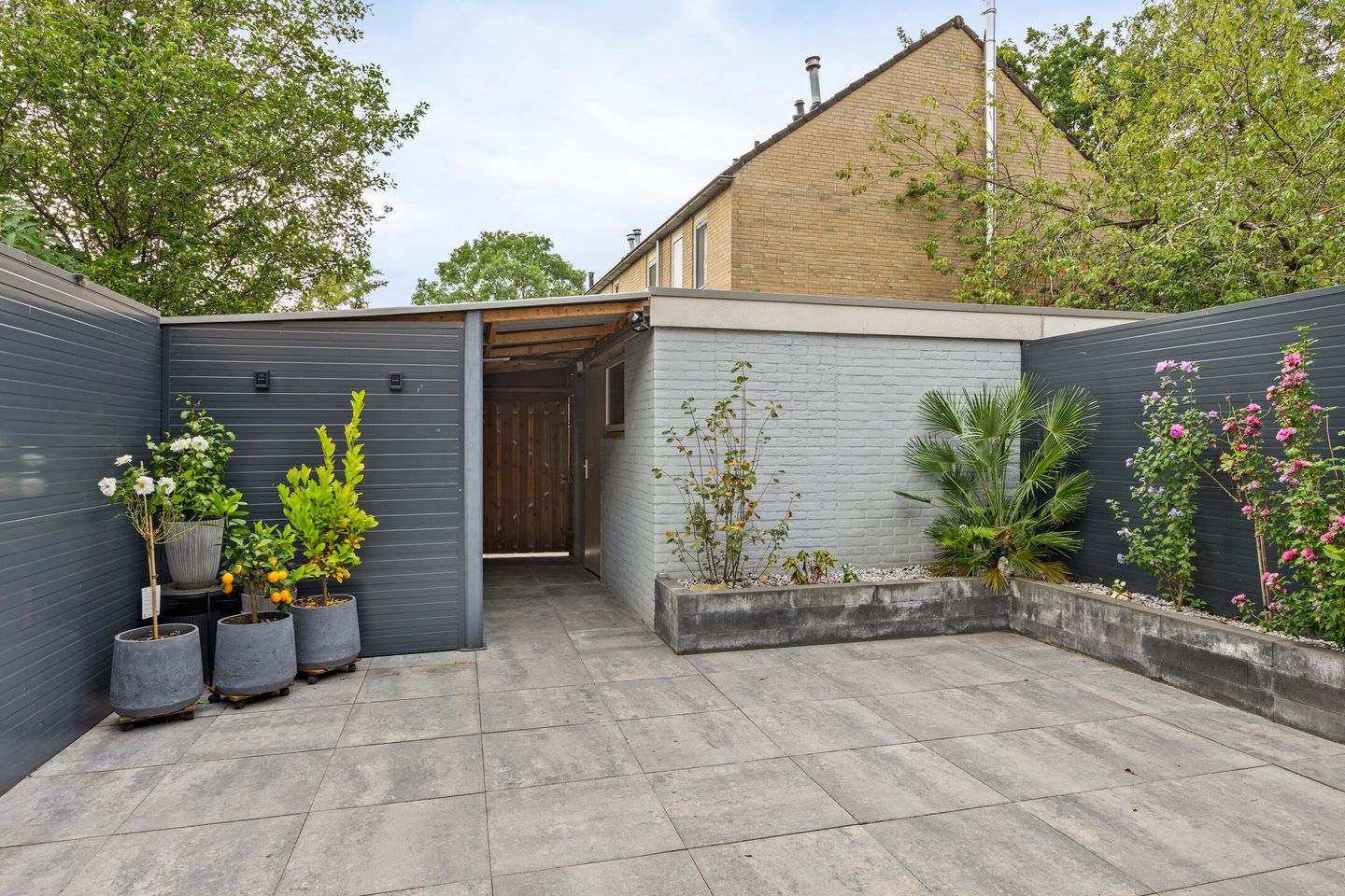 Spacious terraced house with conservatory and sunny backyard in Goor — 25
