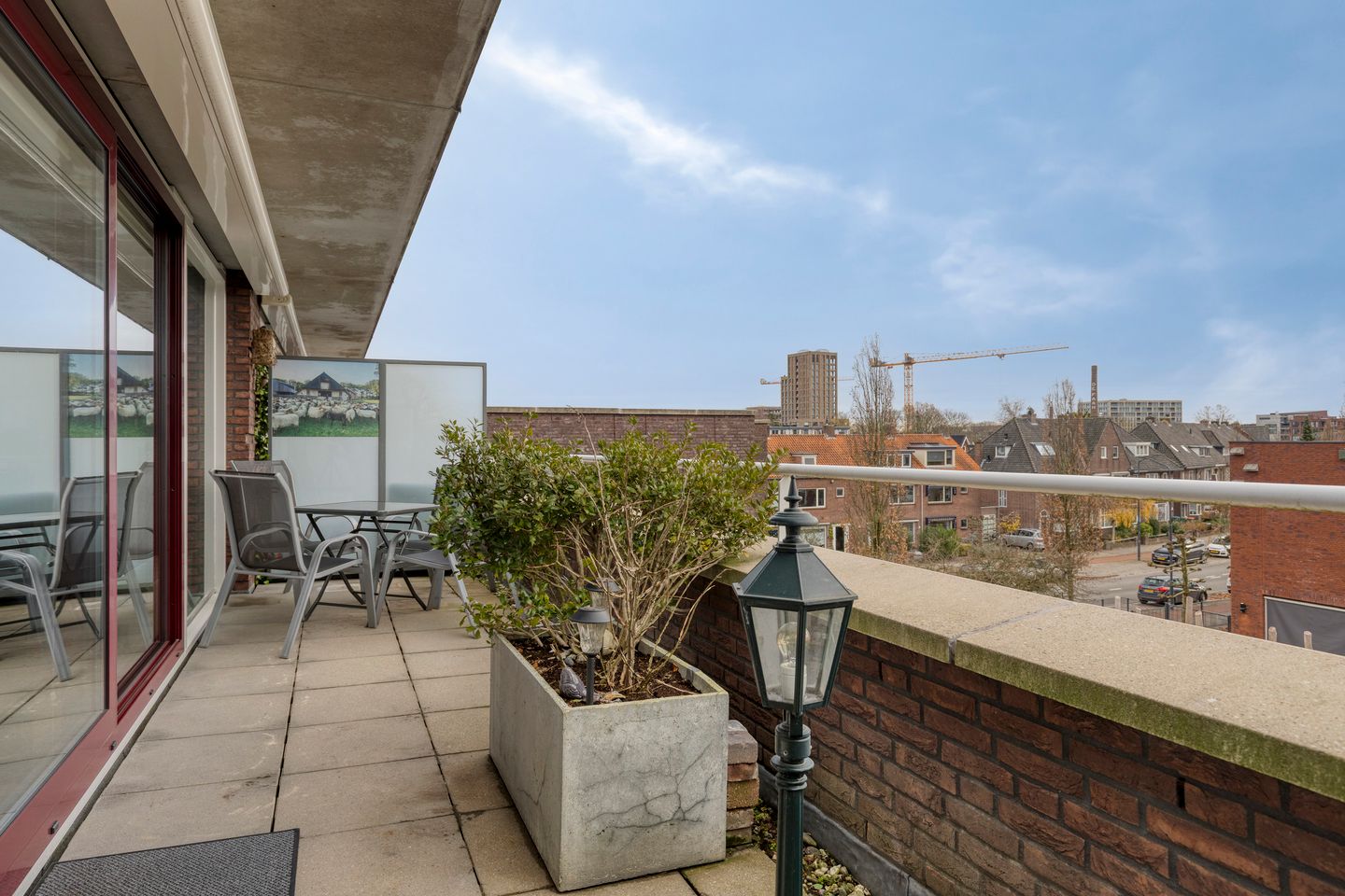 Spacious Top Floor Apartment with Sunny Roof Terrace in Belcrum — 13