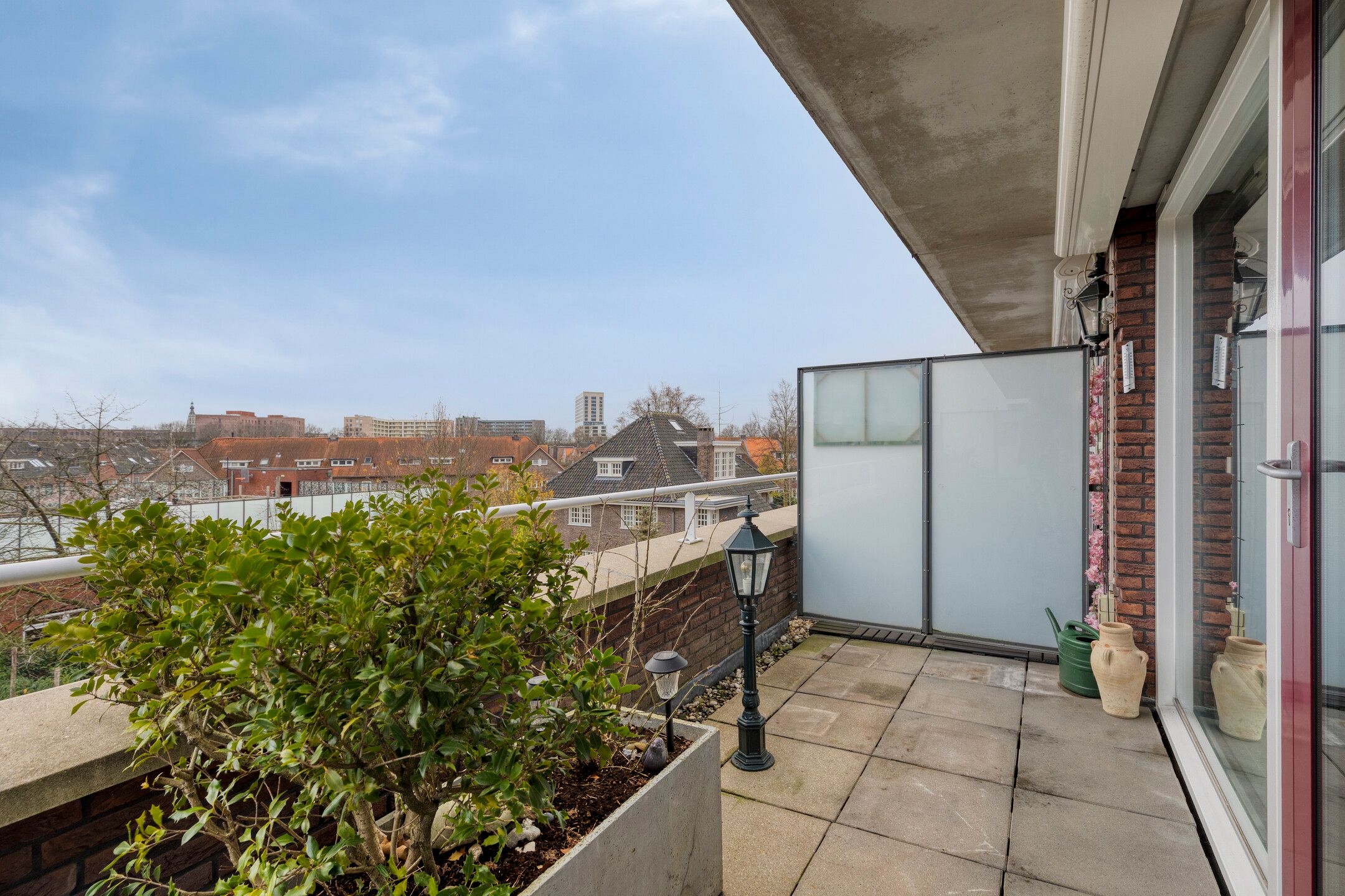 Spacious Top Floor Apartment with Sunny Roof Terrace in Belcrum — 14