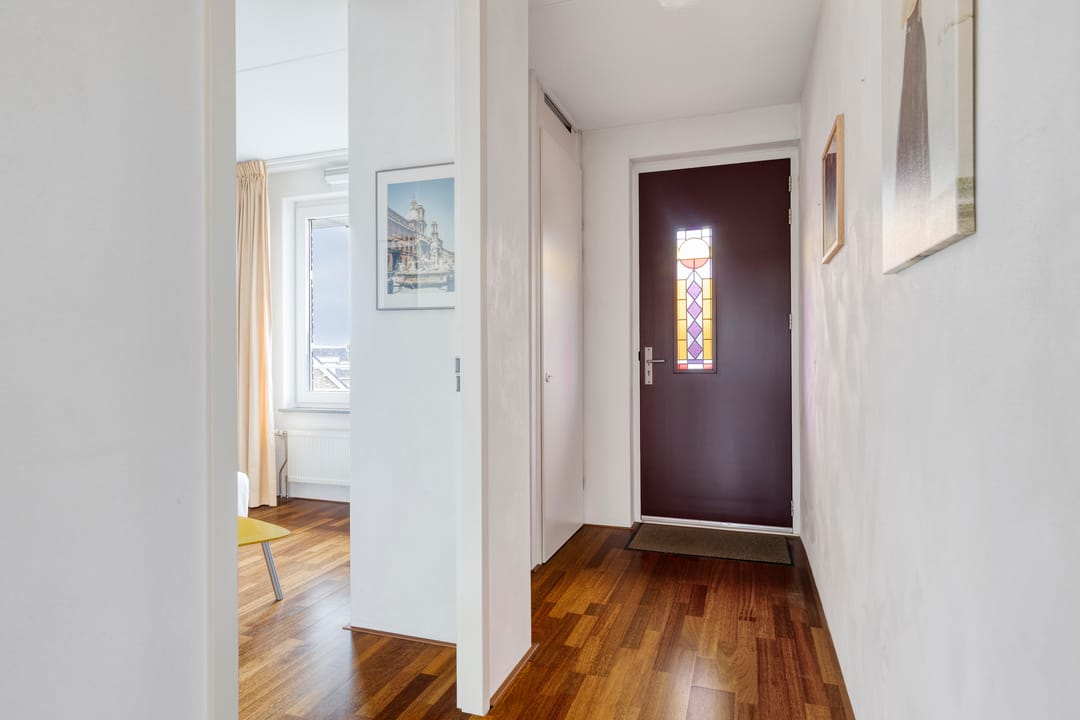 Spacious Top Floor Apartment with Sunny Roof Terrace in Belcrum — 25
