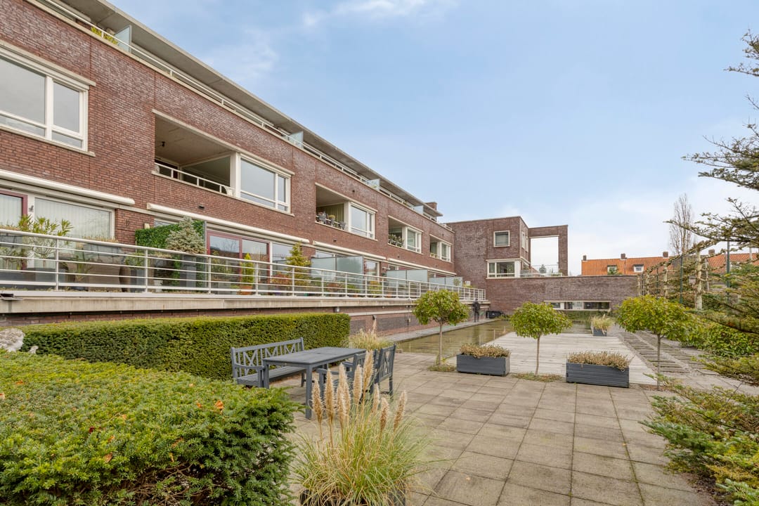 Spacious Top Floor Apartment with Sunny Roof Terrace in Belcrum — 27