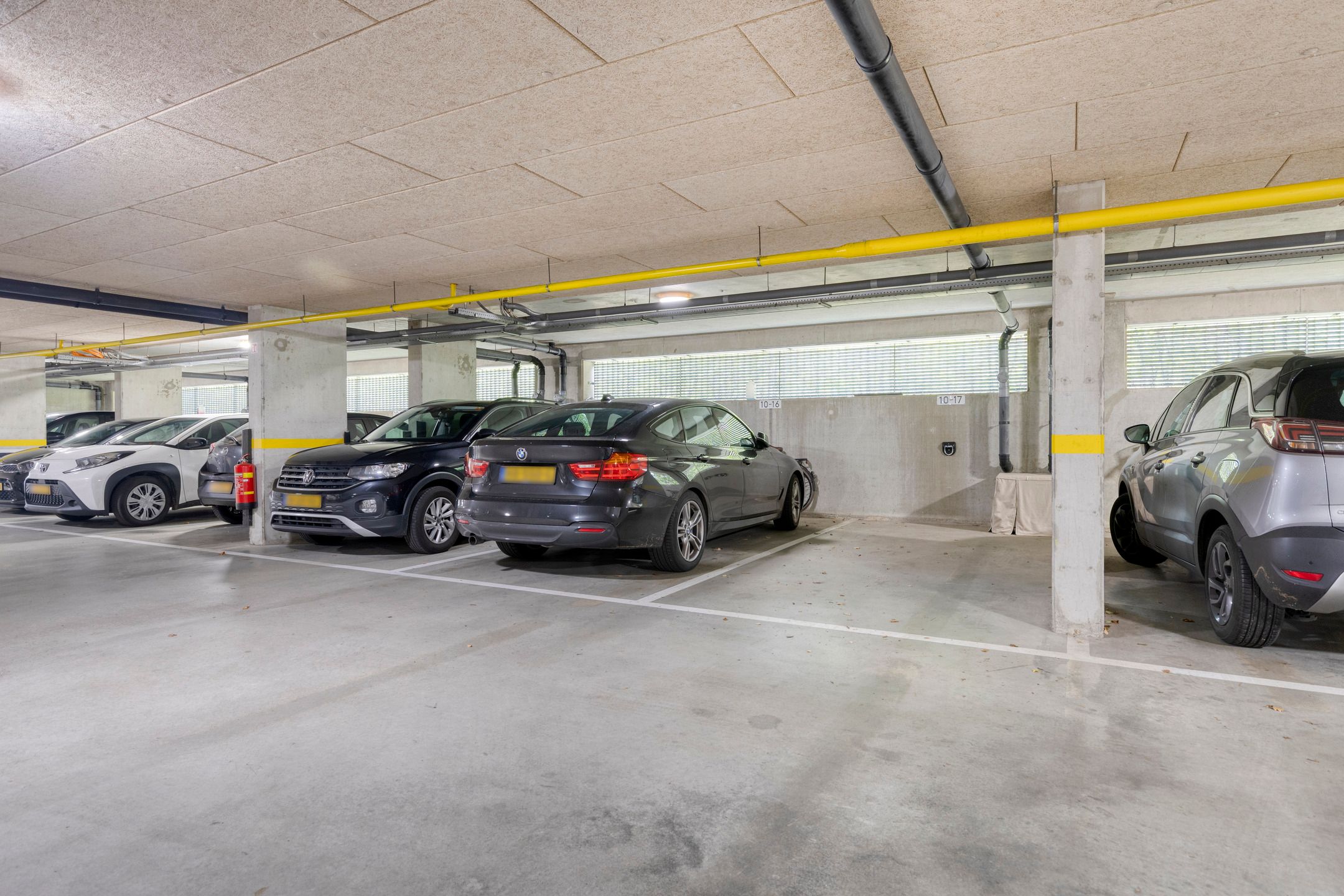 Spacious Top Floor Apartment with Sunny Roof Terrace in Belcrum — 29