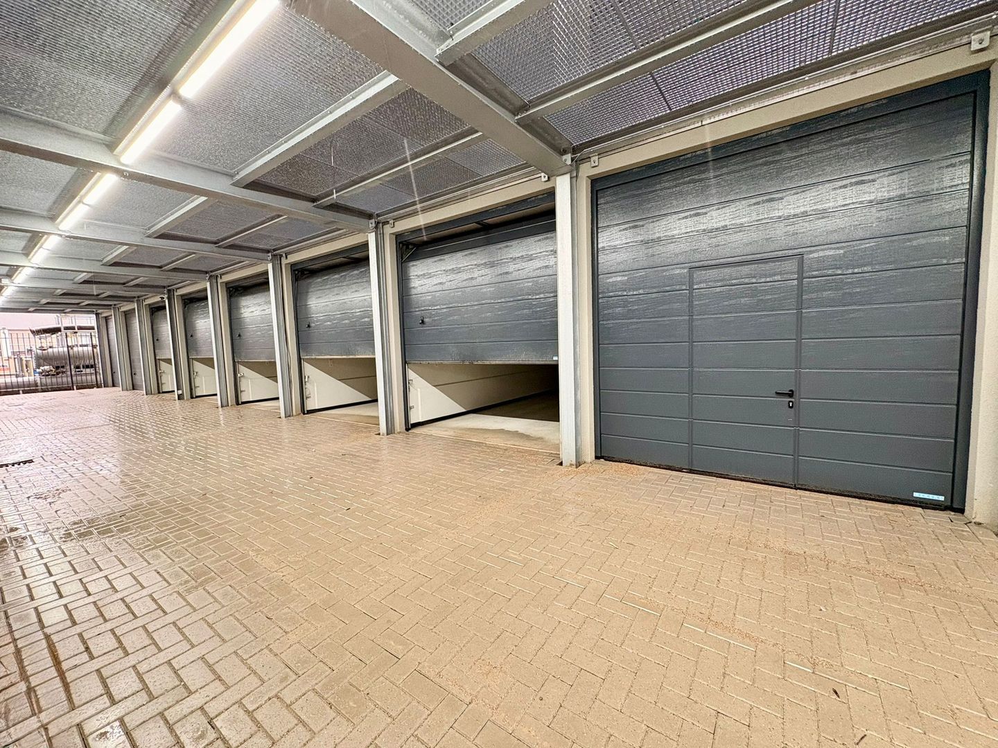 View photo 2 of Leidekkerstraat 4-a1