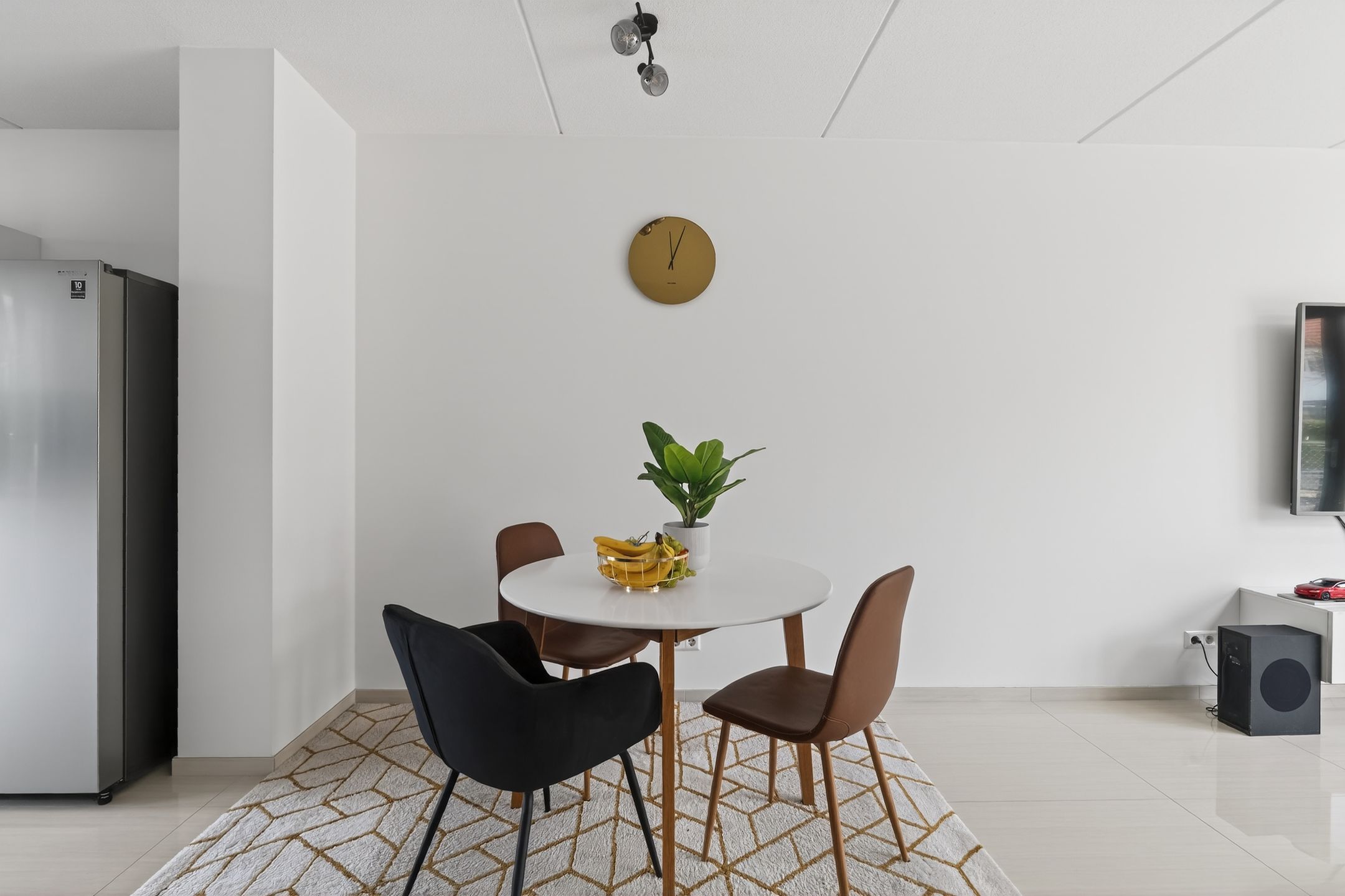 Modern family home with veranda in green Mi Oso — 12