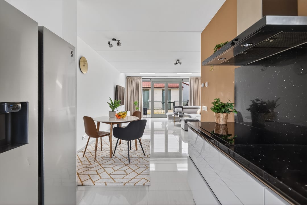 Modern family home with veranda in green Mi Oso — 13