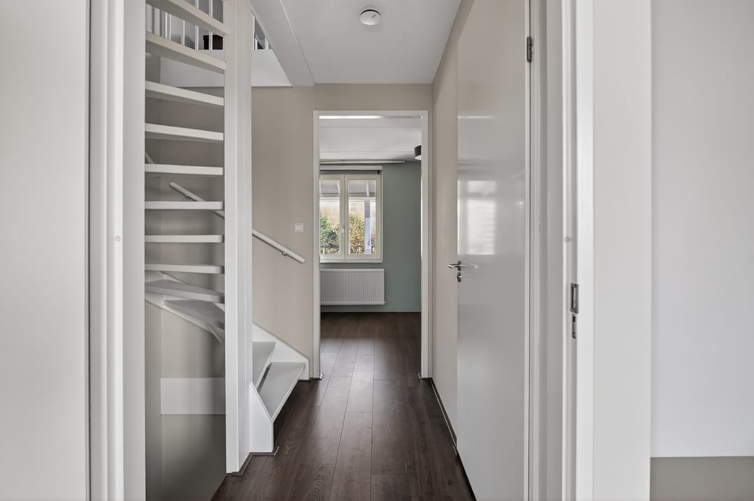 Modern family home with veranda in green Mi Oso — 22