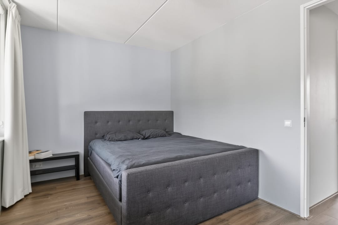Modern family home with veranda in green Mi Oso — 23