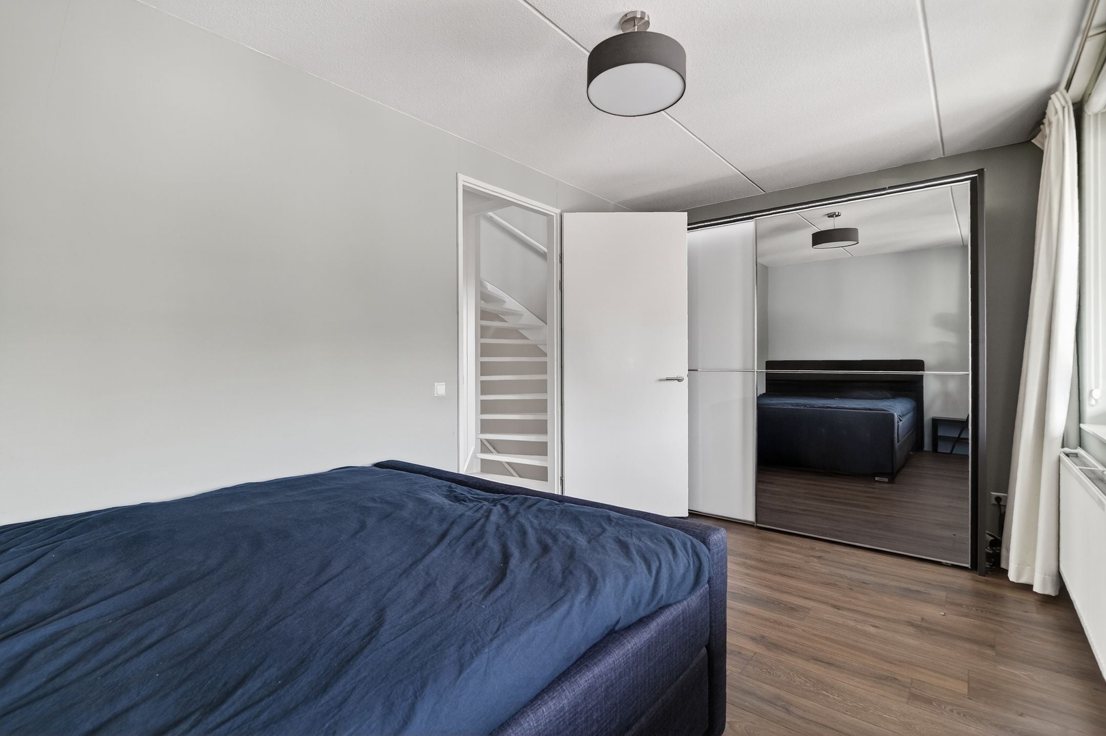Modern family home with veranda in green Mi Oso — 24
