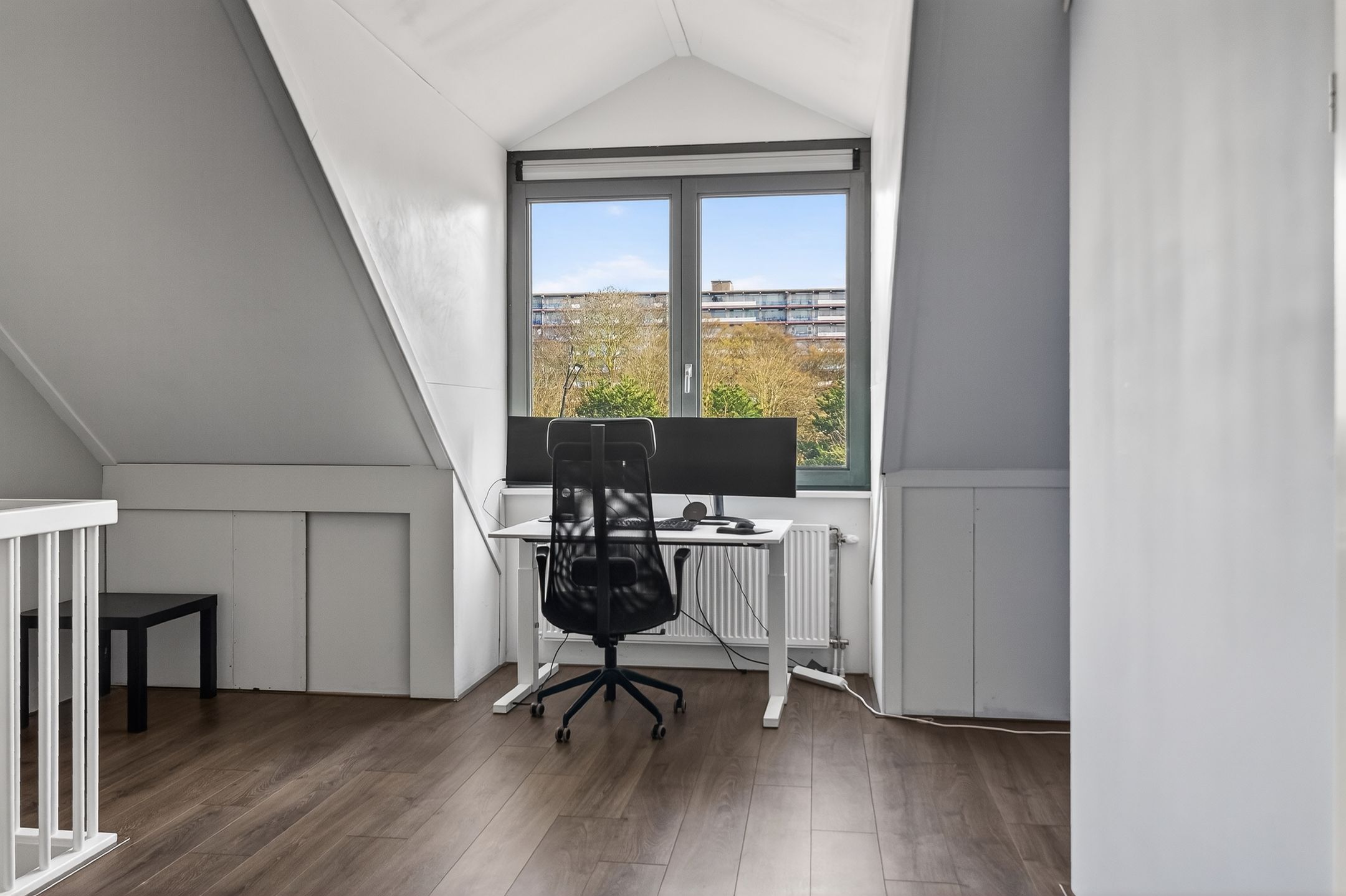 Modern family home with veranda in green Mi Oso — 30