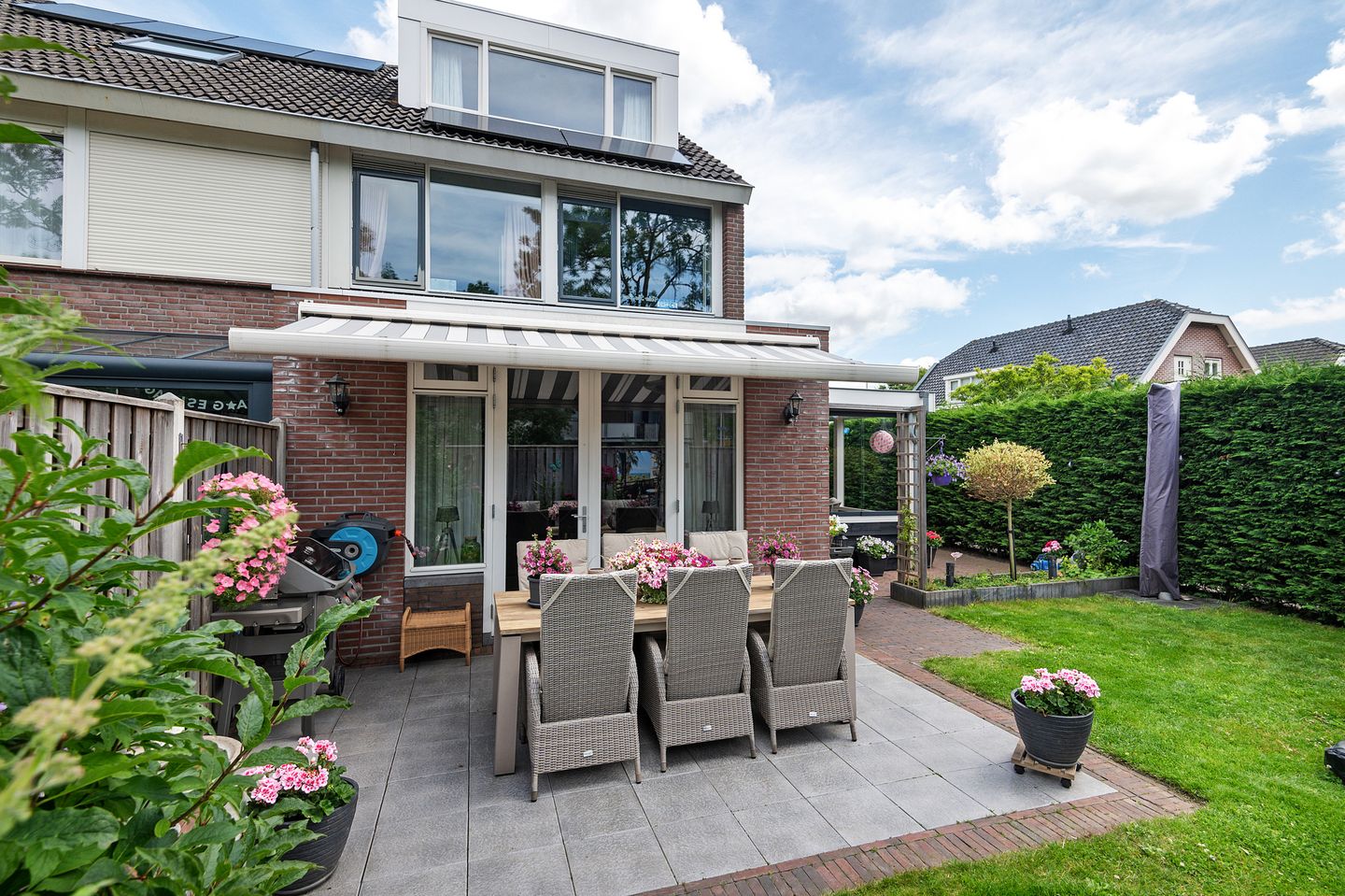 Eye-catching corner house on 260 m² plot with luxury veranda — 12