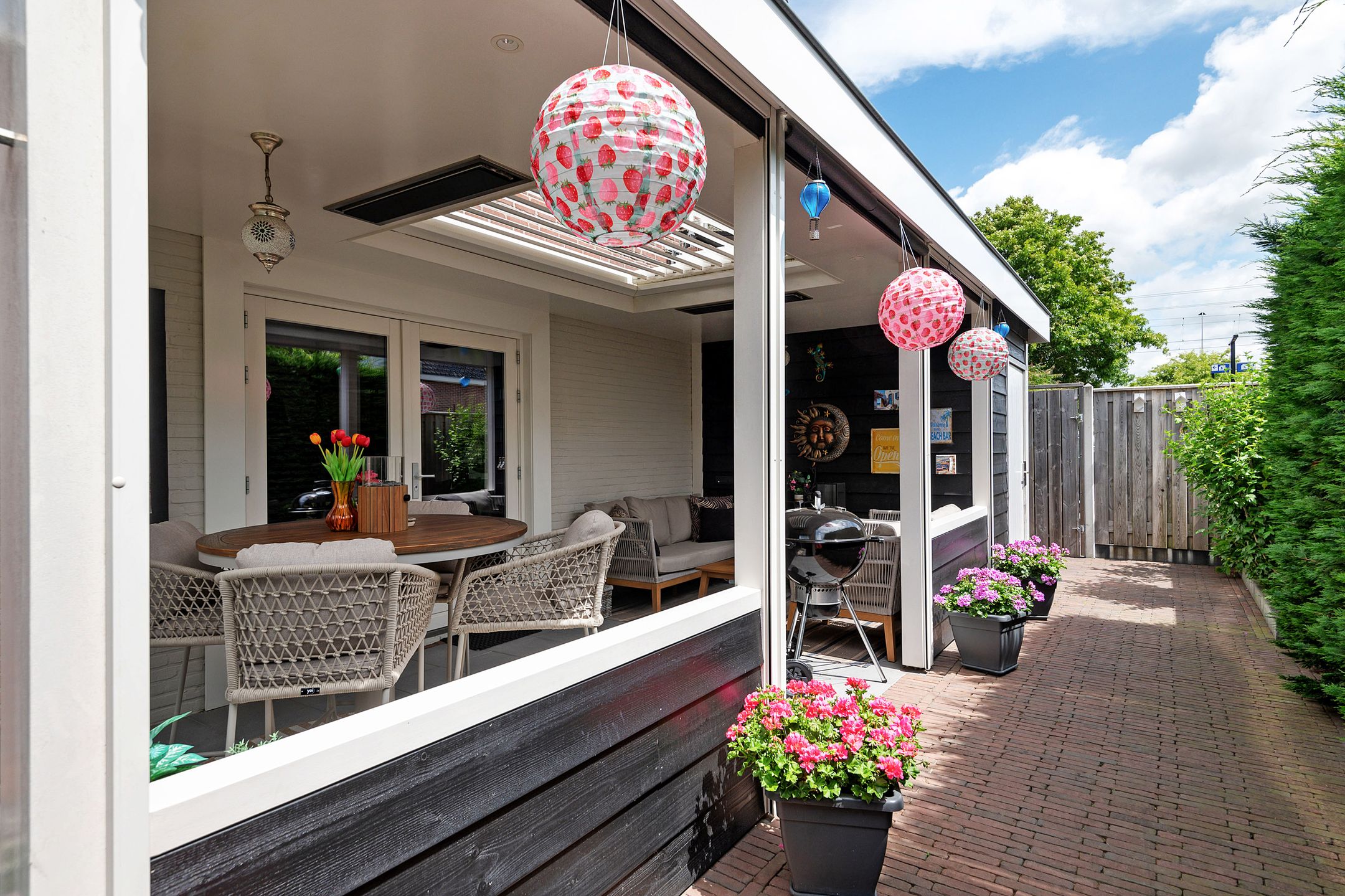 Eye-catching corner house on 260 m² plot with luxury veranda — 16