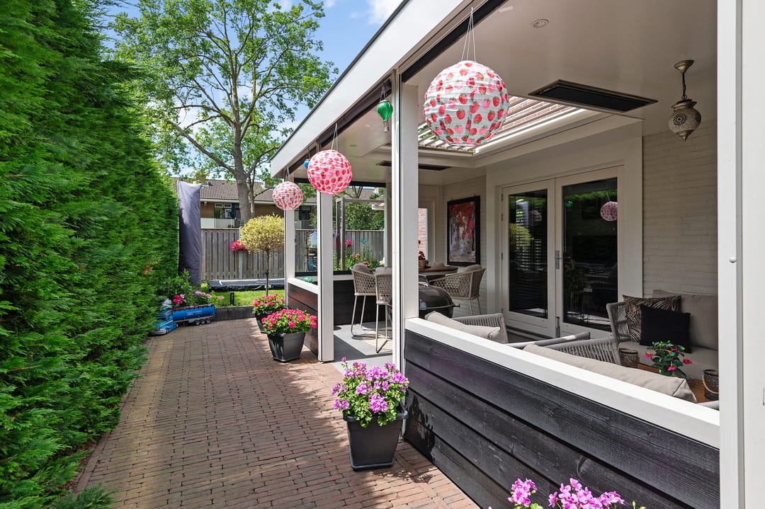 Eye-catching corner house on 260 m² plot with luxury veranda — 15