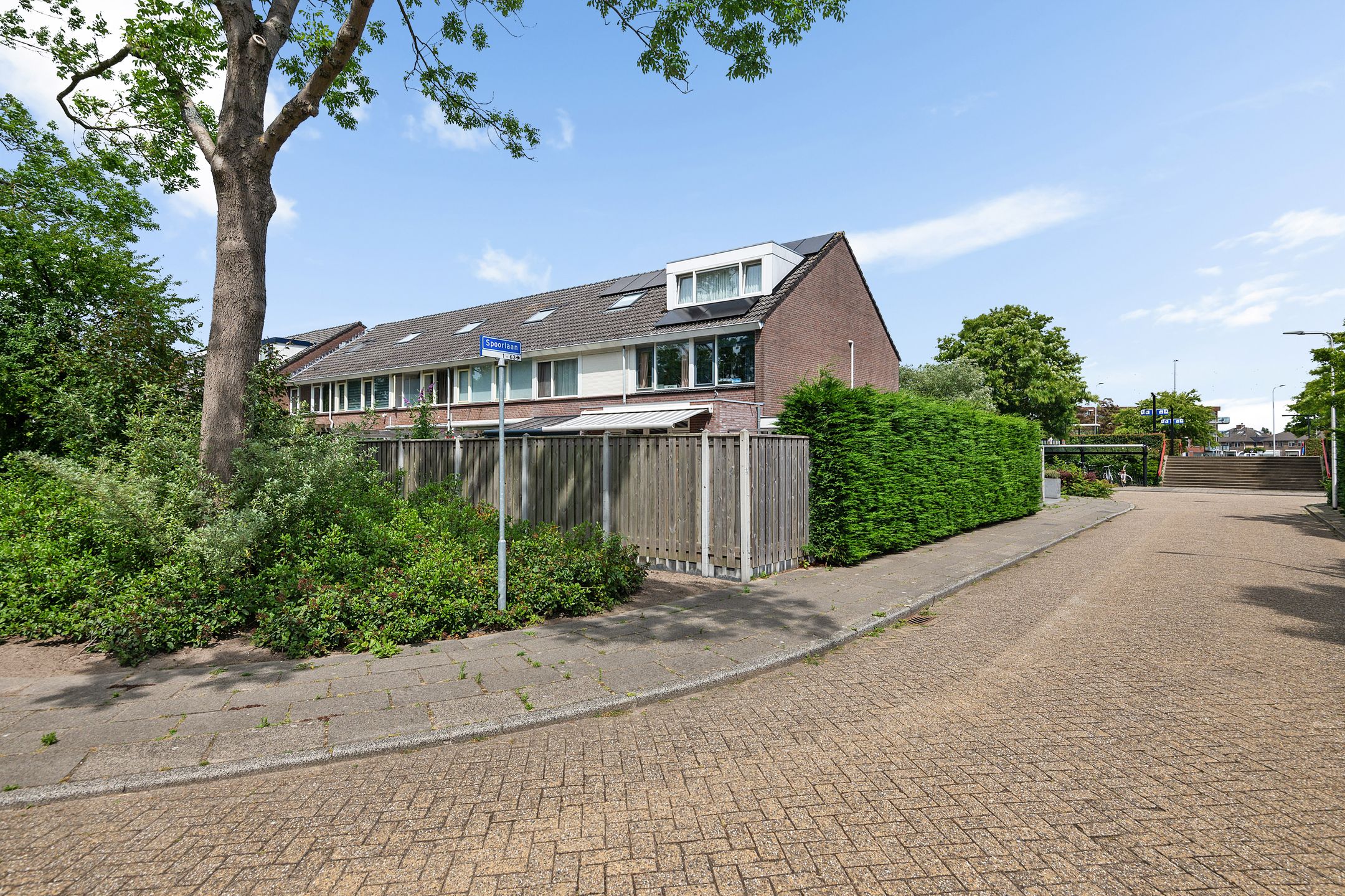 Eye-catching corner house on 260 m² plot with luxury veranda — 34