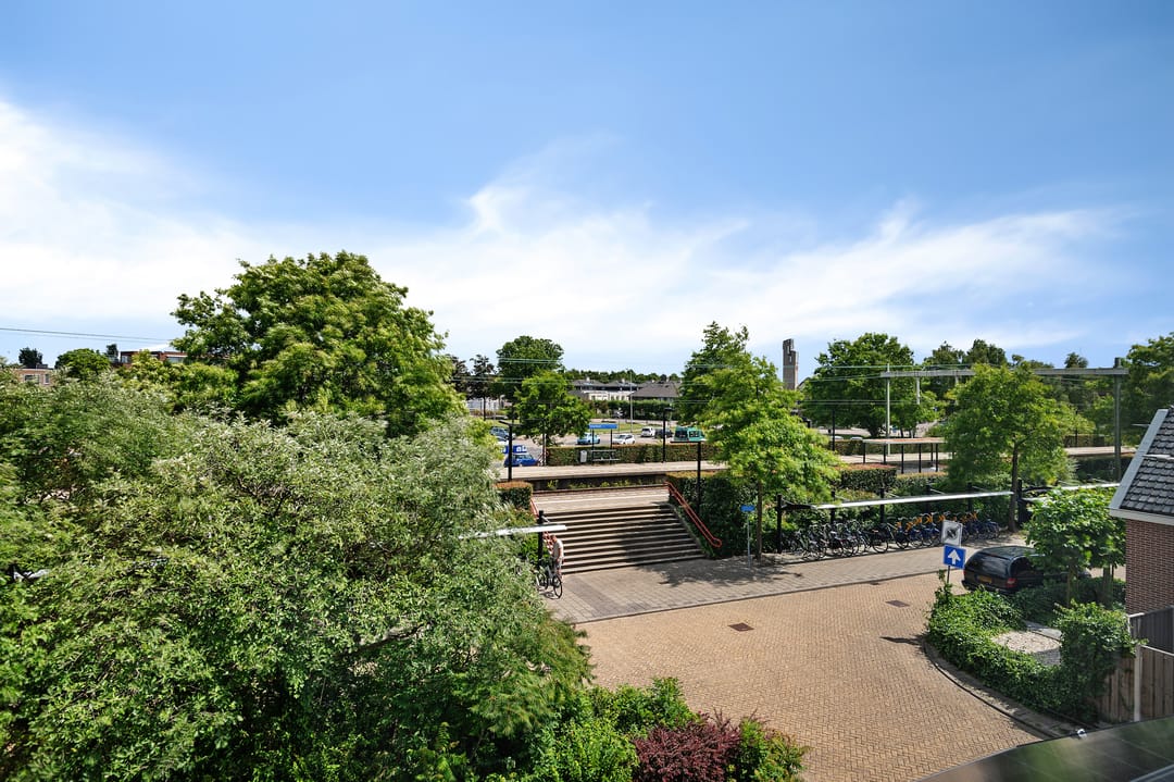 Eye-catching corner house on 260 m² plot with luxury veranda — 36