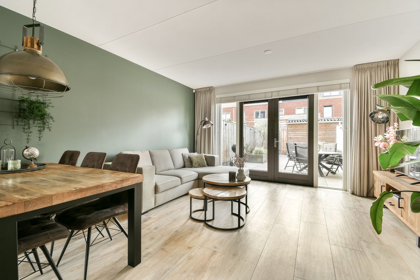 Photo 4 of Vuurvlinder 15