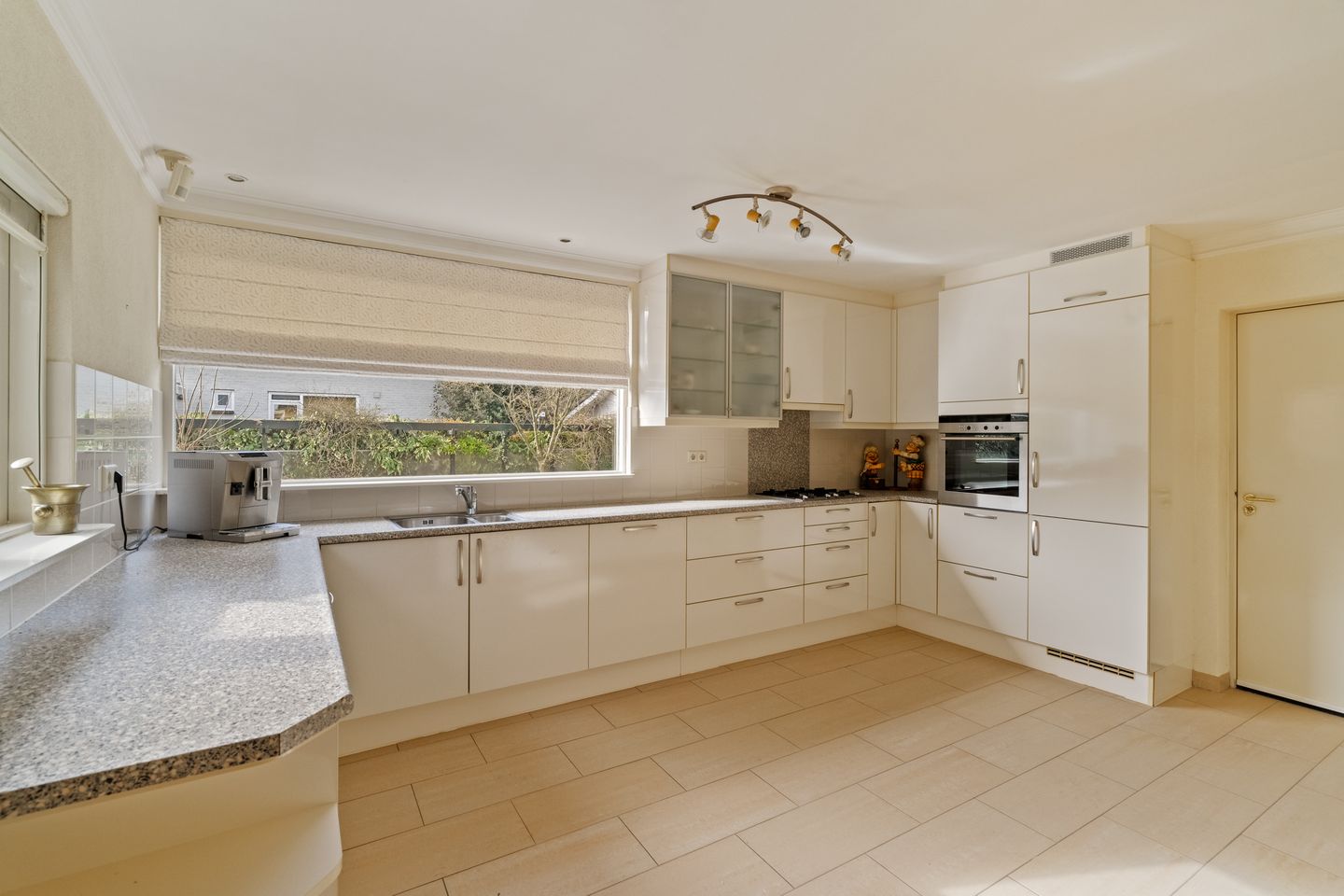 Spacious Detached Bungalow with Large Garden in Noordwijk — 18