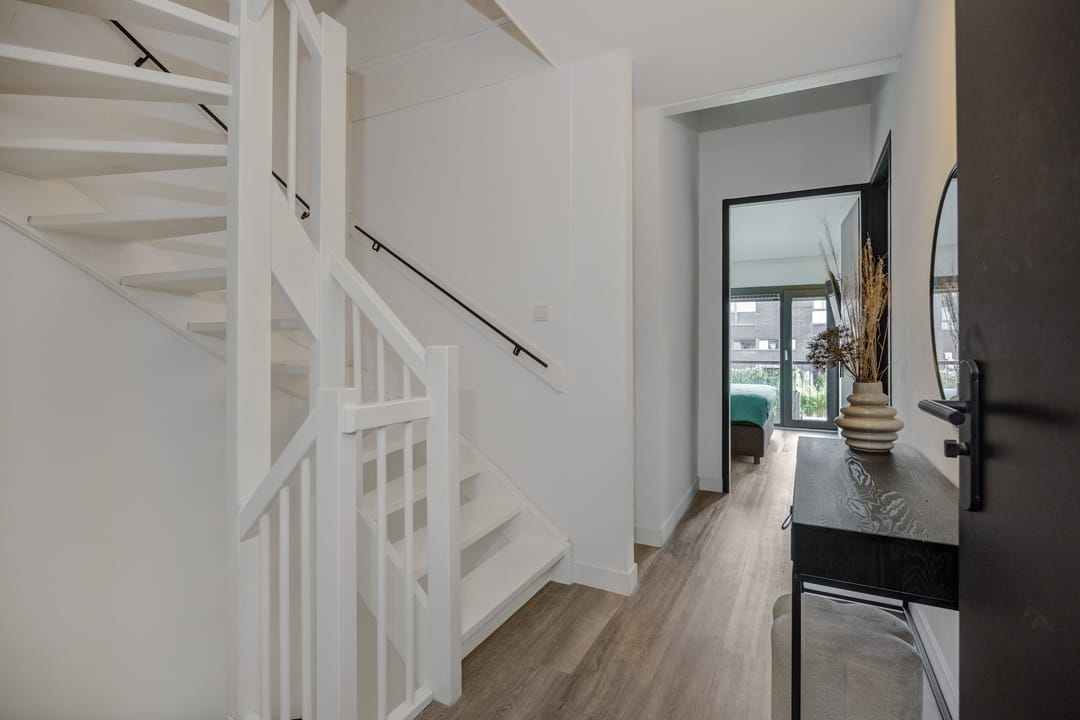 Modern Waterfront Family Home with Private Dock and Four Bedrooms — 22