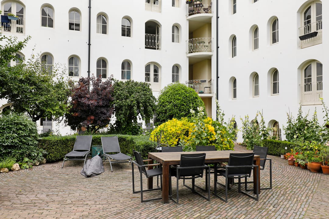 Charming corner apartment with lift in characteristic warehouse building with shared courtyard — 16